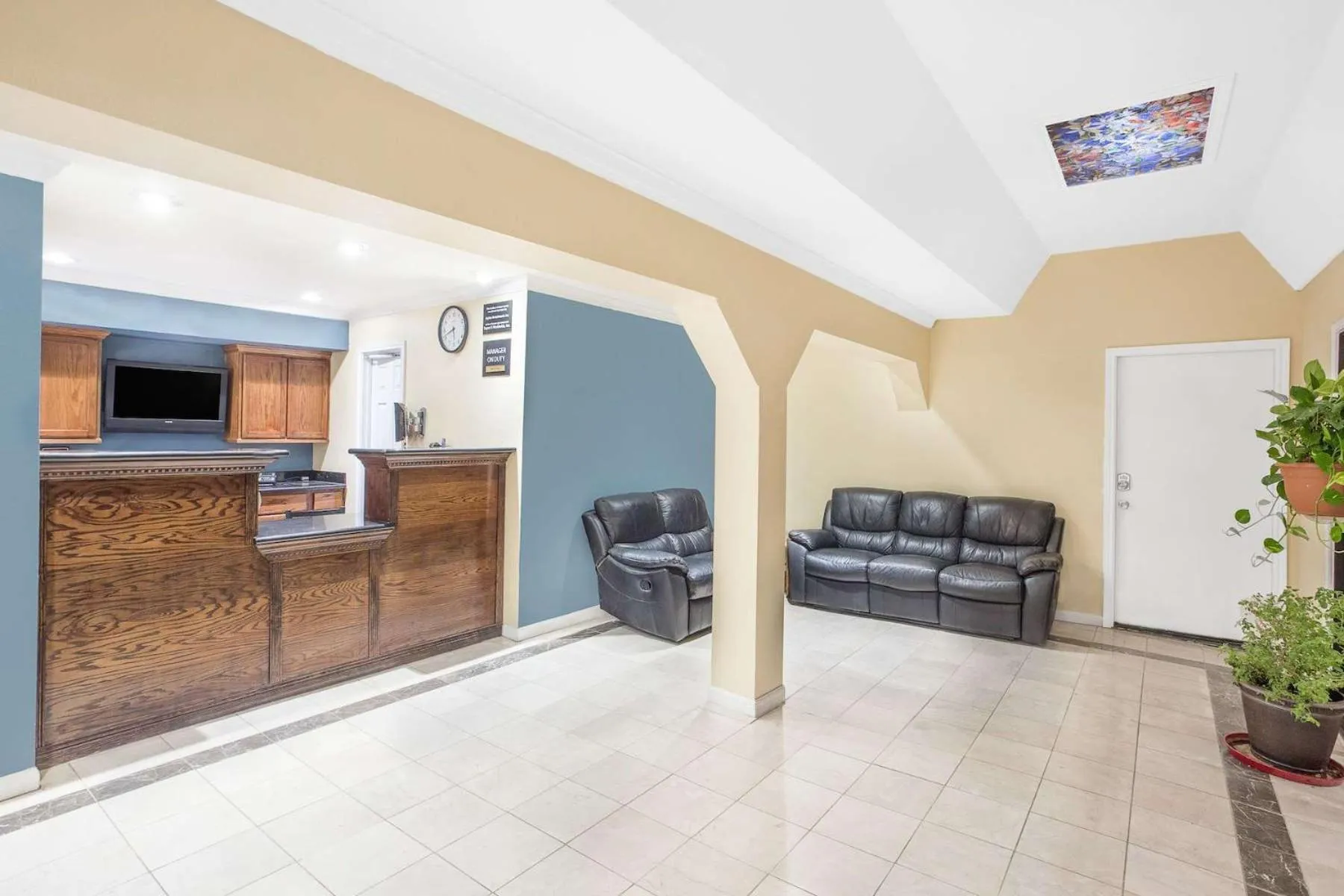 King Suite with Spa Bath- Non-Smoking in Super 8 by Wyndham San Angelo