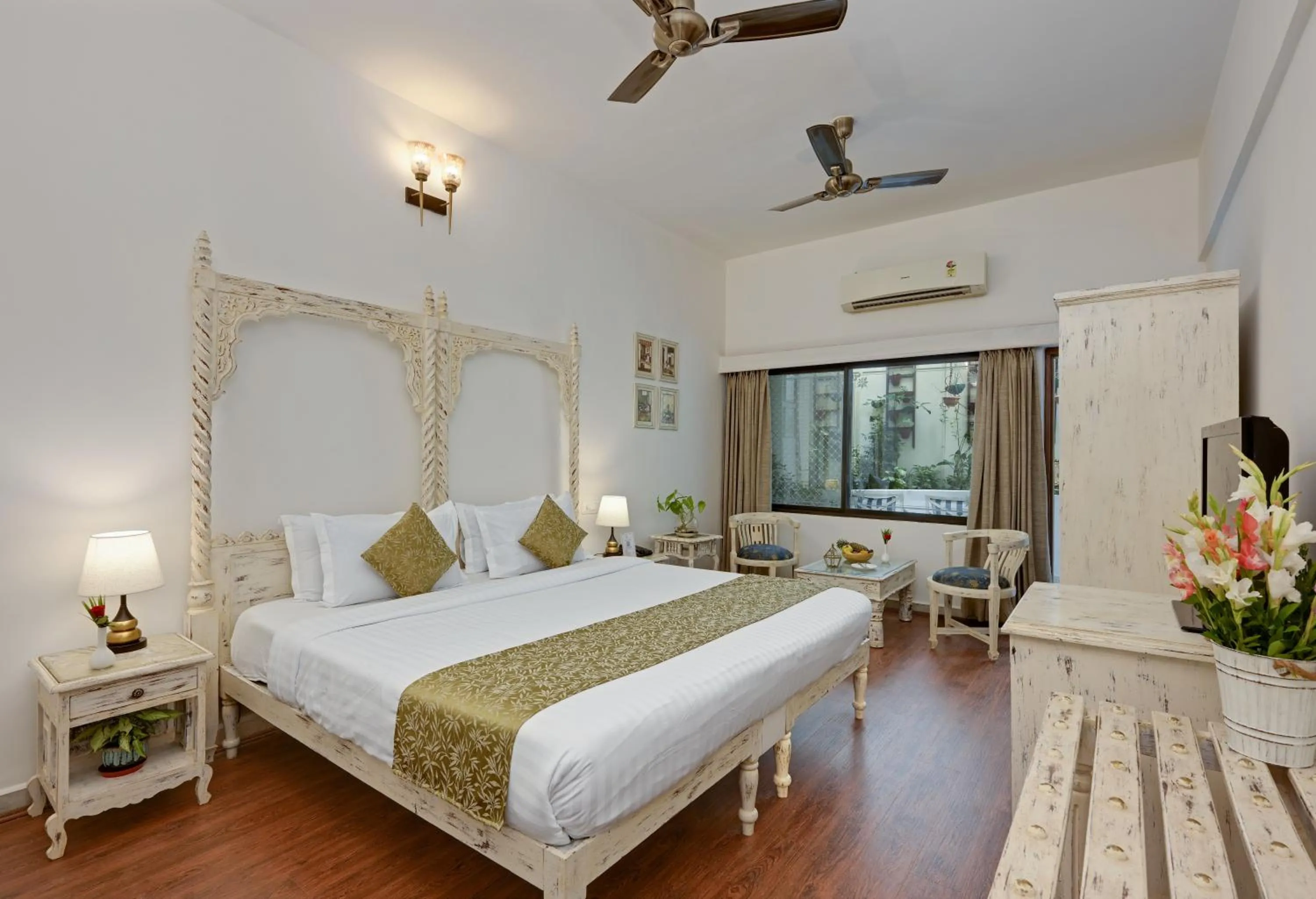 Deluxe Double Room with Balcony in Swaroop Vilas - Lake Facing Boutique Hotel
