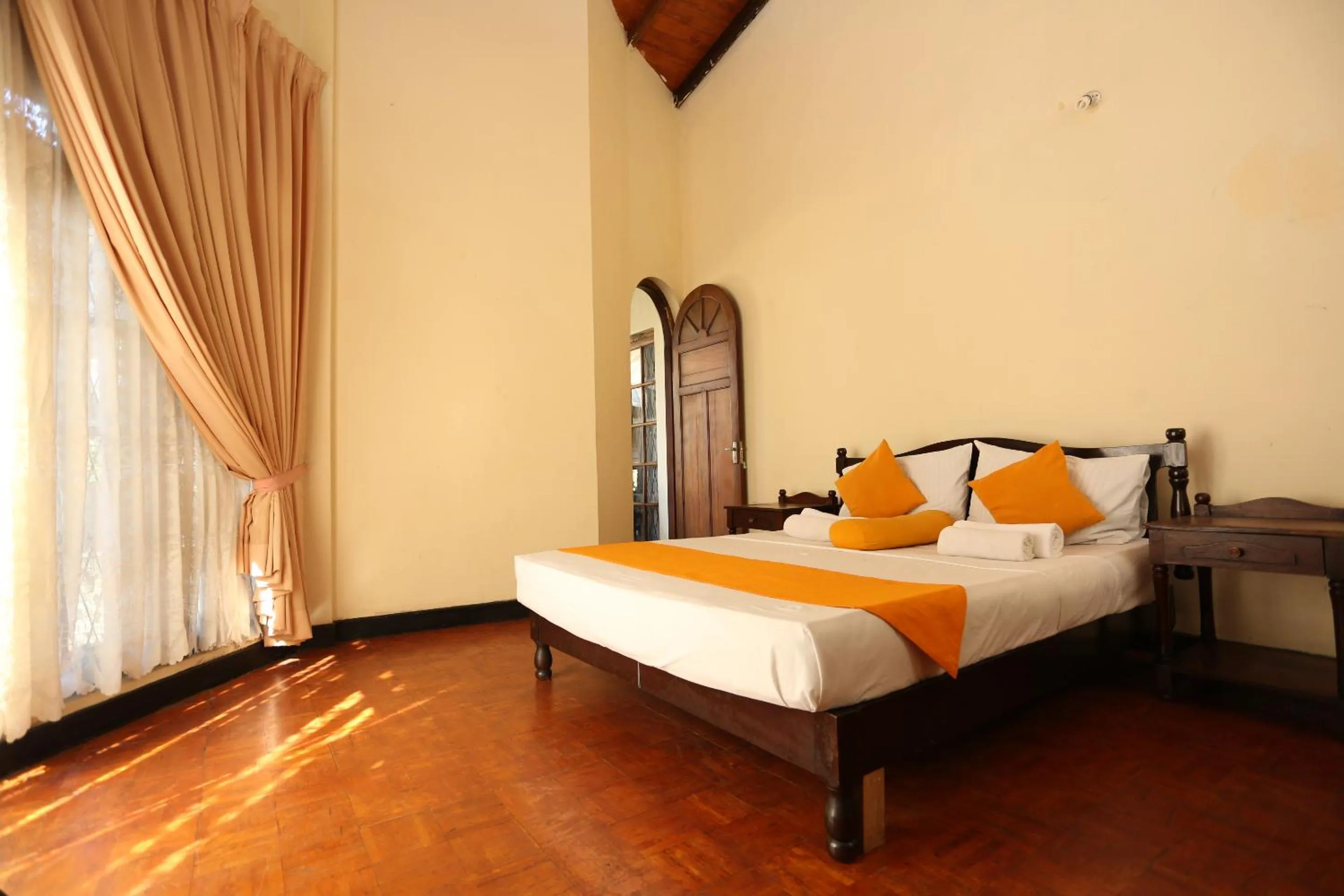 Deluxe Double Room with Balcony in Tree Breeze Inn