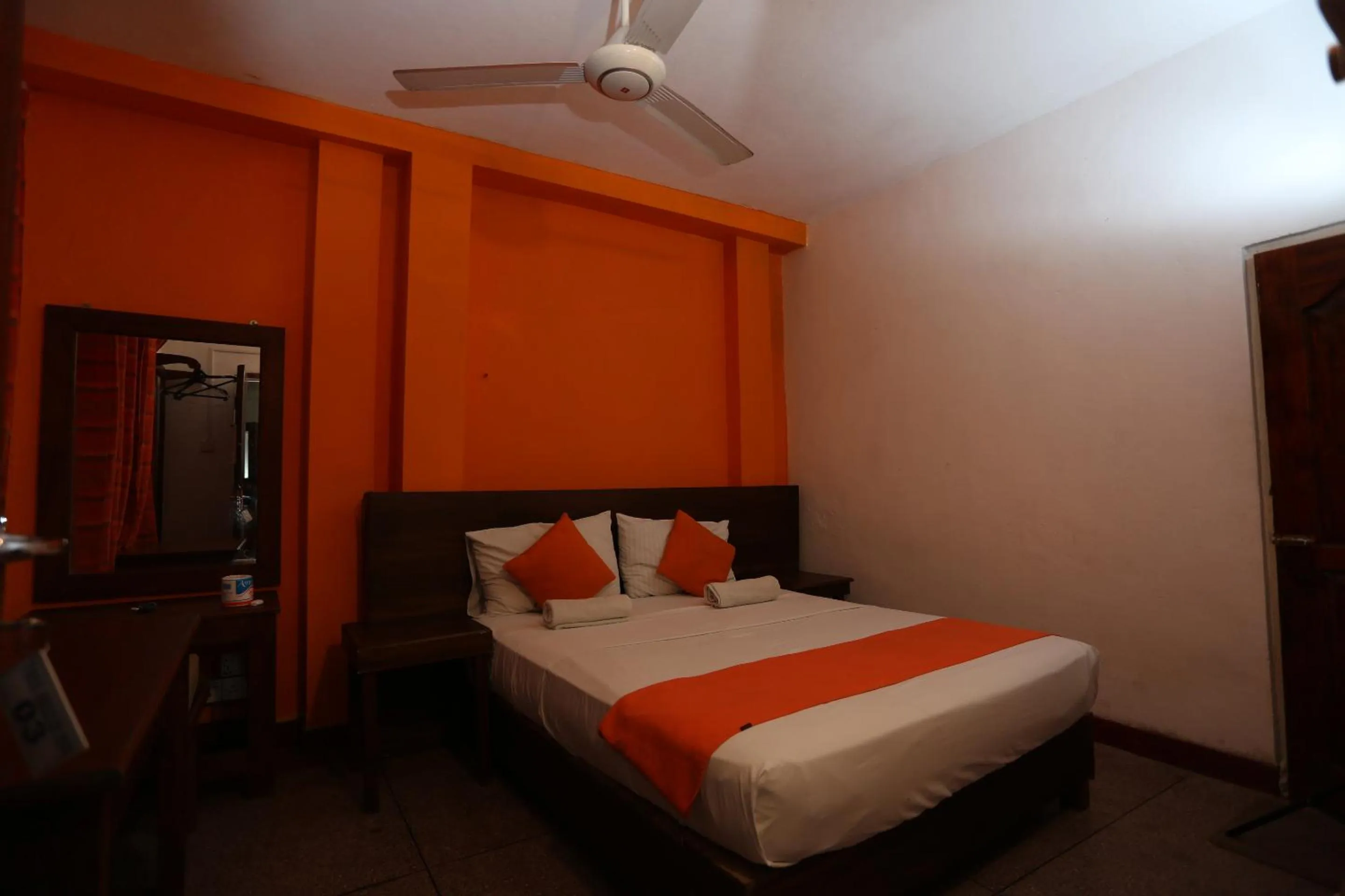 Budget Double Room in Tree Breeze Inn