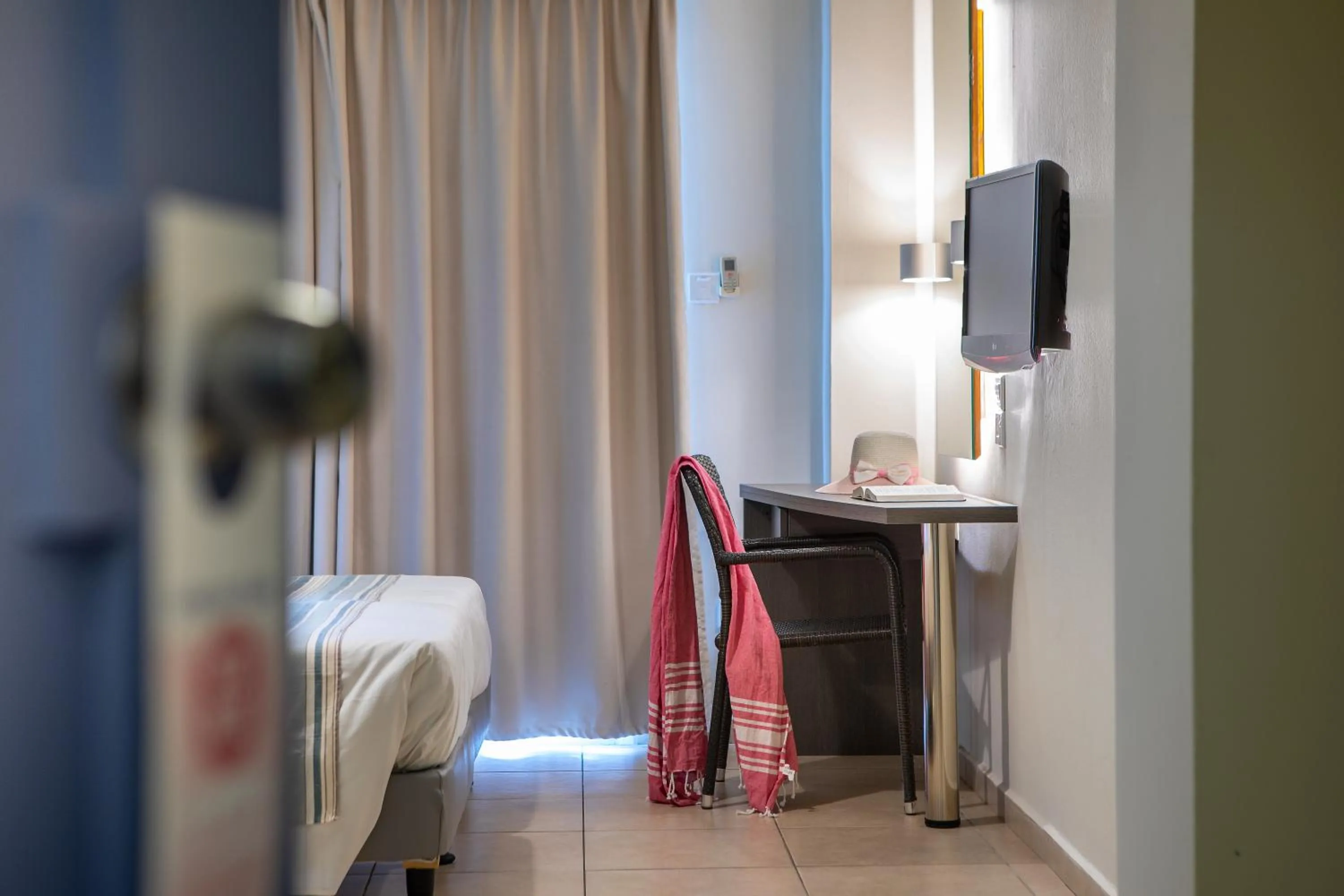 Standard Double or Twin Room - single occupancy in Mayfair Gardens