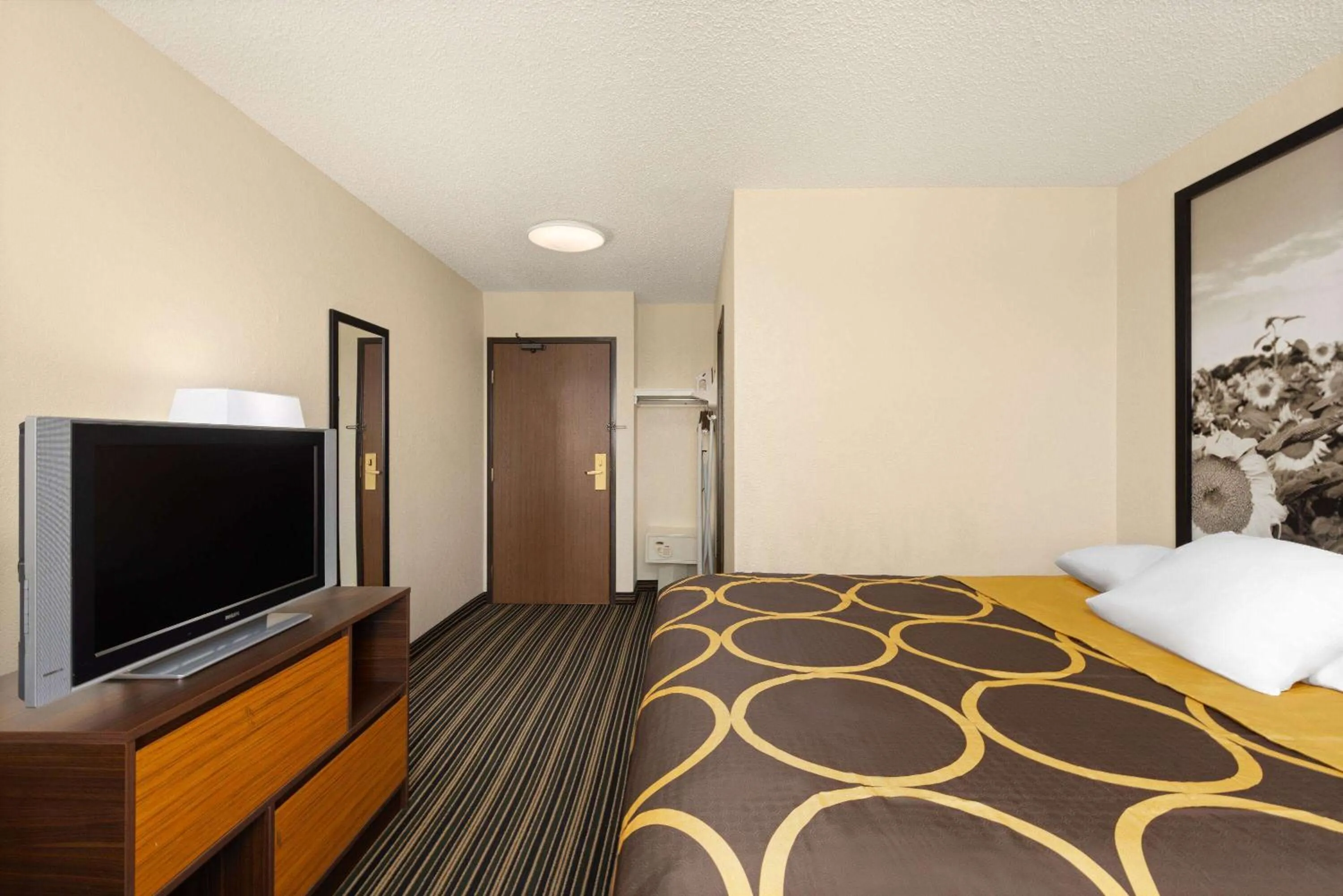 King Room - Non-Smoking in Super 8 by Wyndham Dodge City