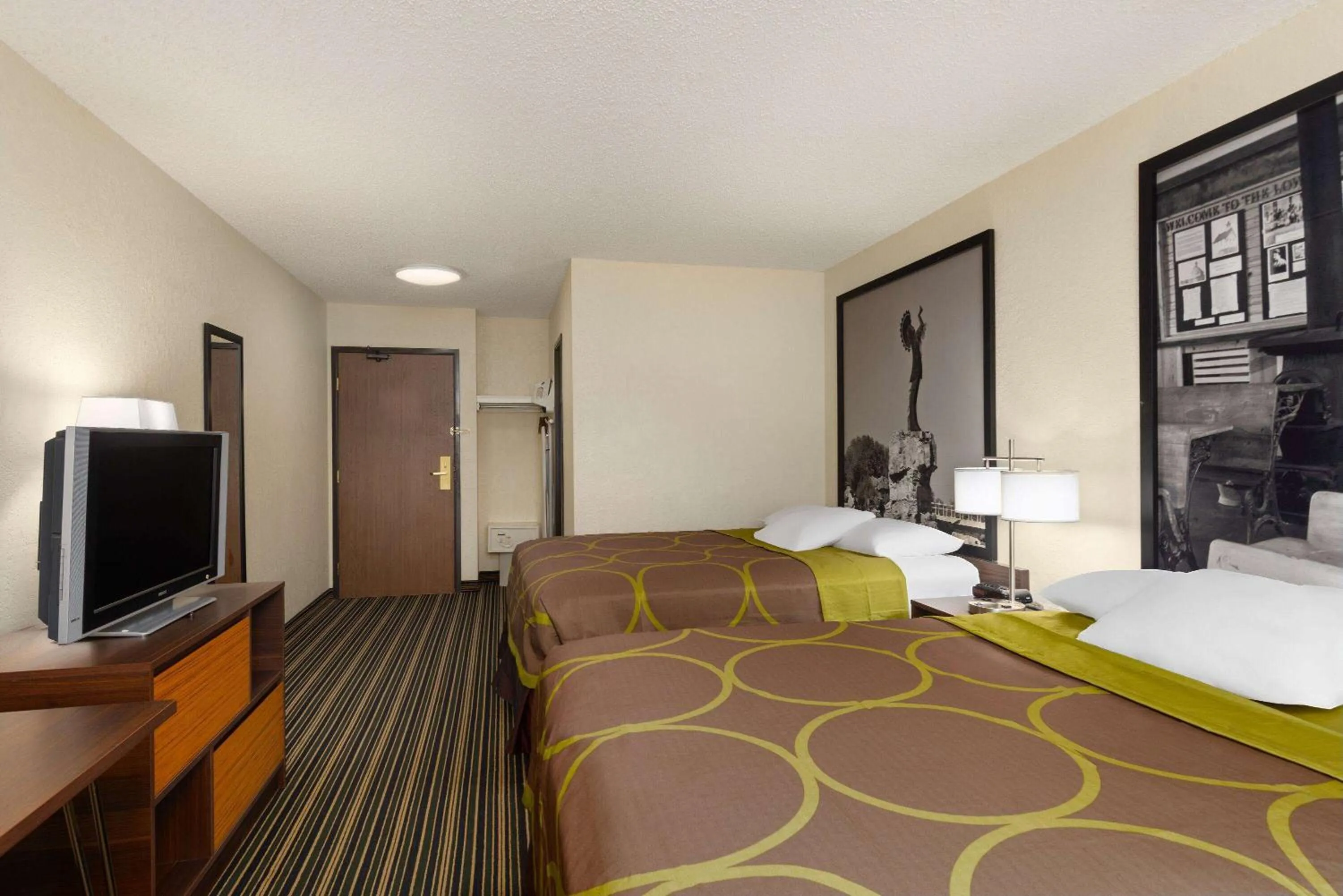Queen Room with Two Queen Beds - Non-Smoking in Super 8 by Wyndham Dodge City