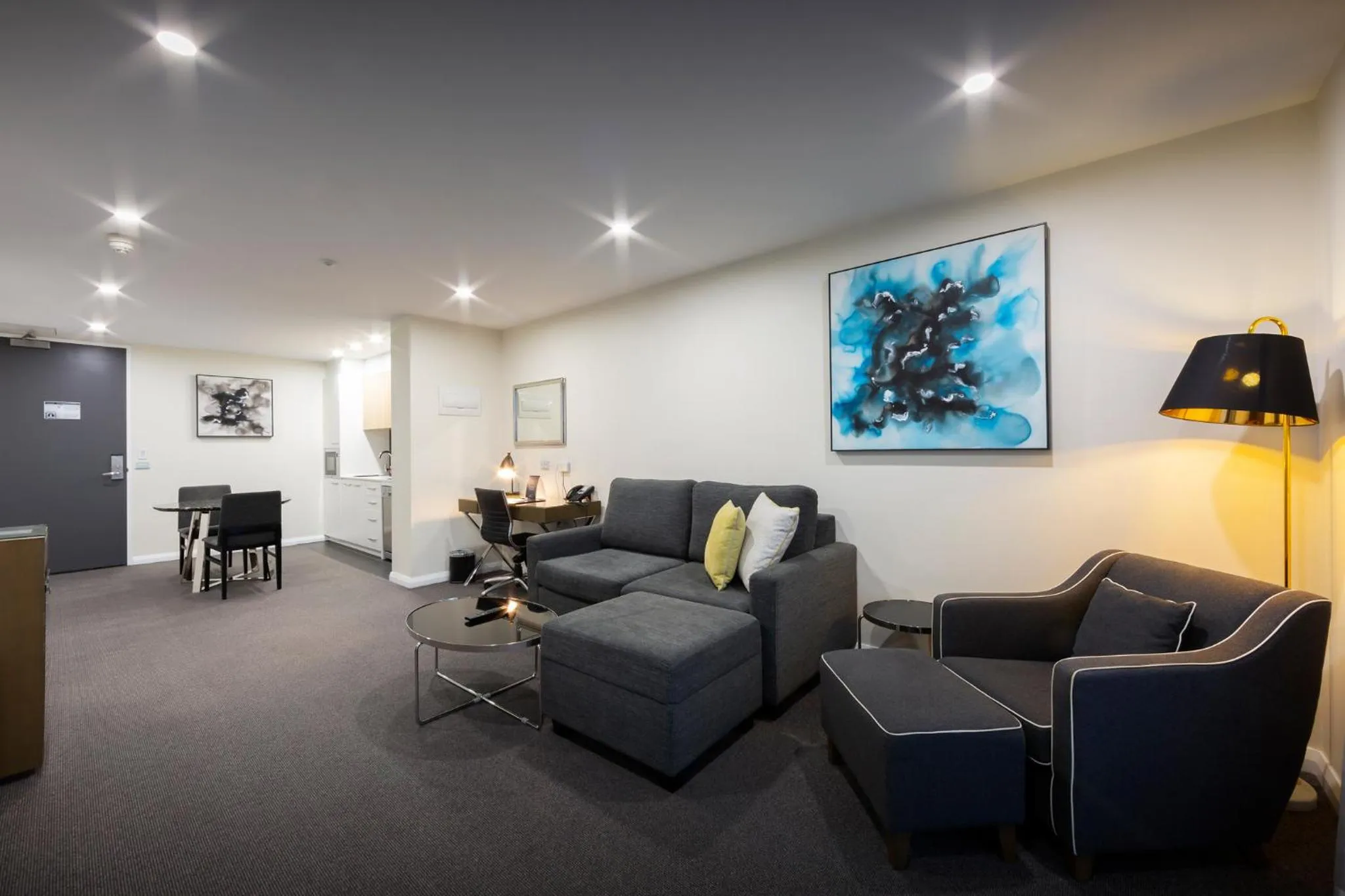 One-Bedroom Apartment with Balcony in Avenue Hotel Canberra