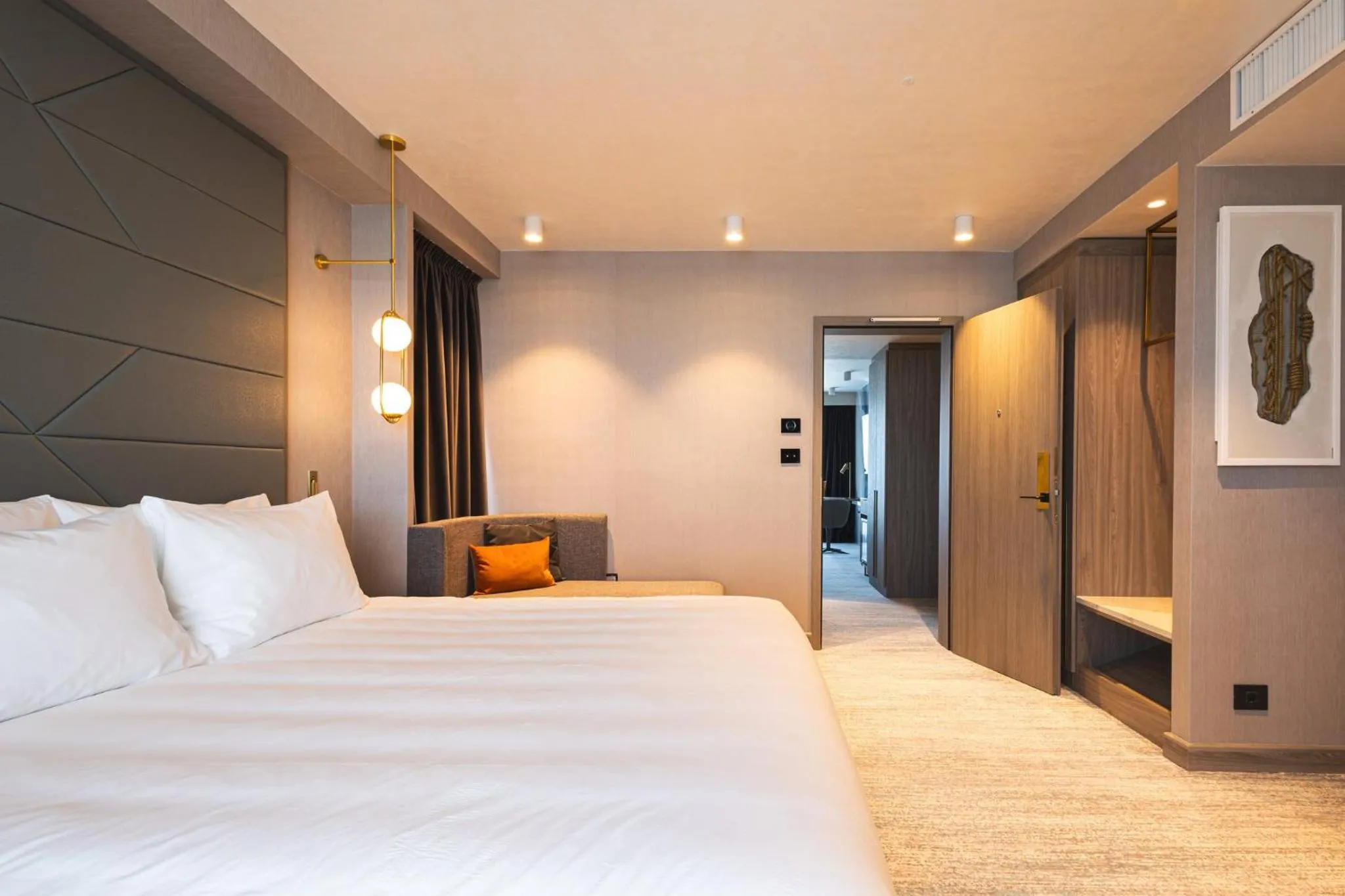 One-Bedroom Suite with Balcony and Side Lake - Sea View in Crowne Plaza Constanta - Mamaia Beach by IHG