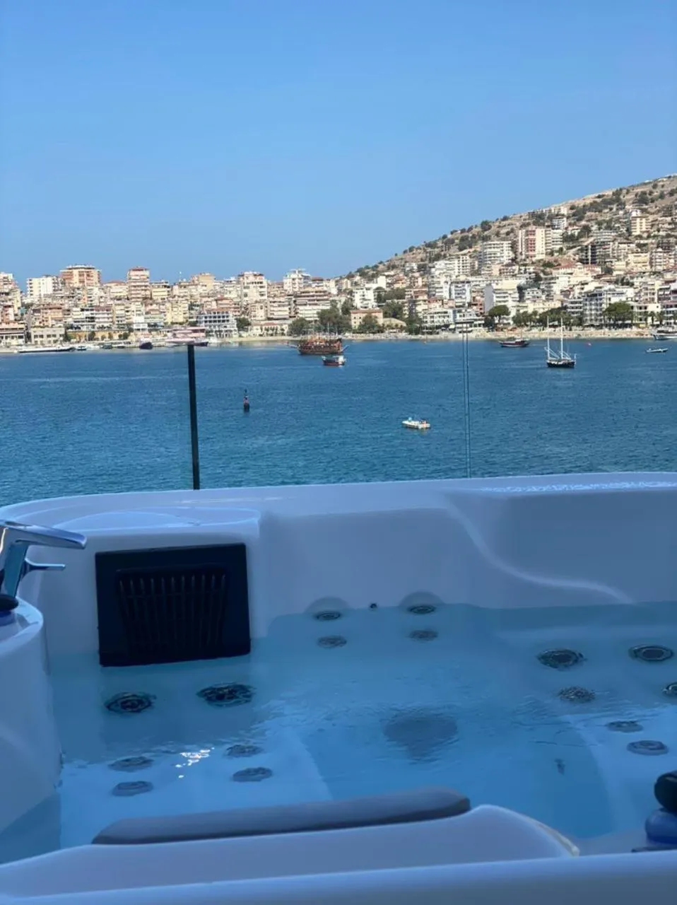 VIP Suite in Demi Hotel