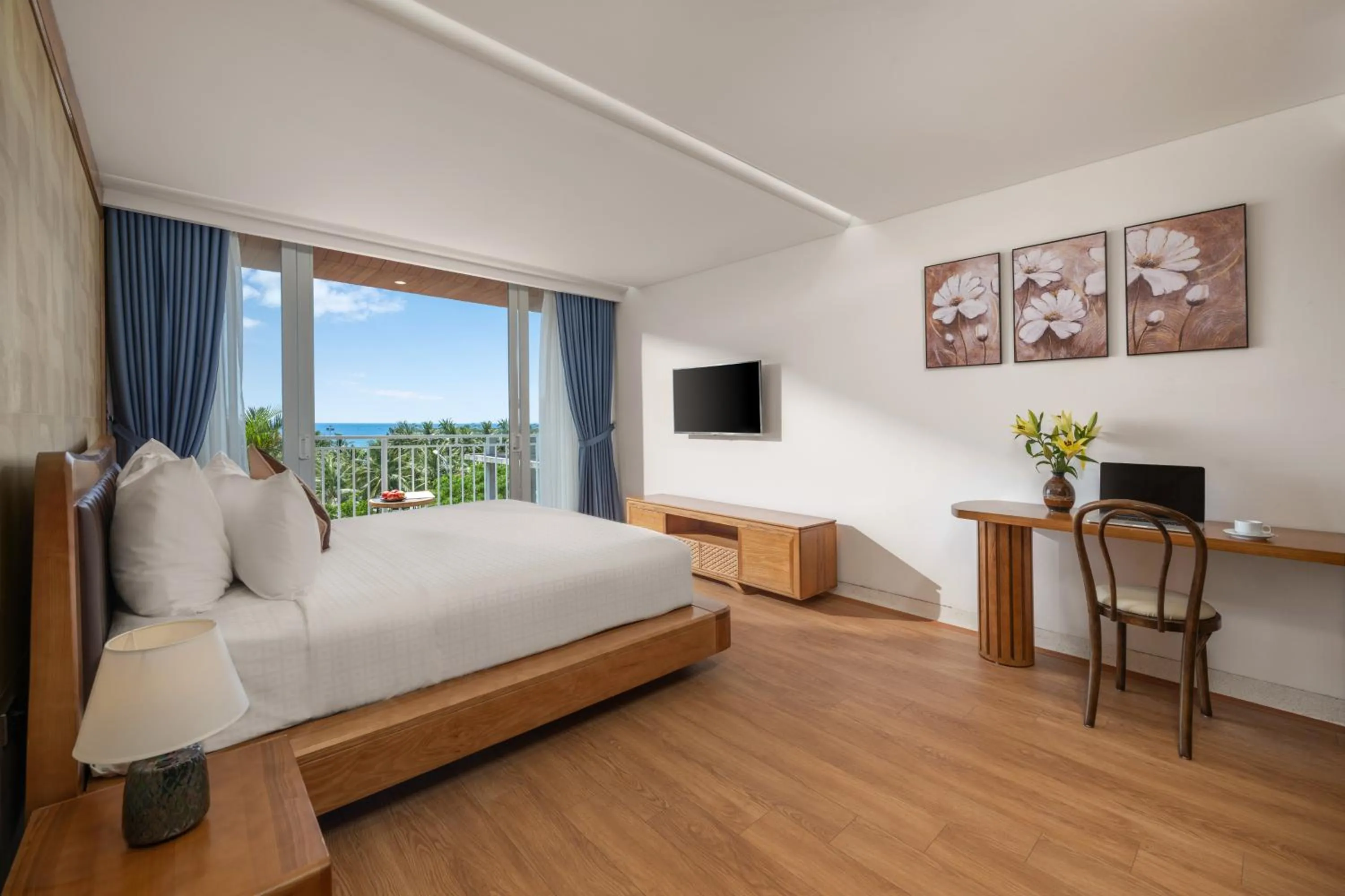 Deluxe Studio with Ocean View and Balcony in Mixay Boutique Hotel Da Nang