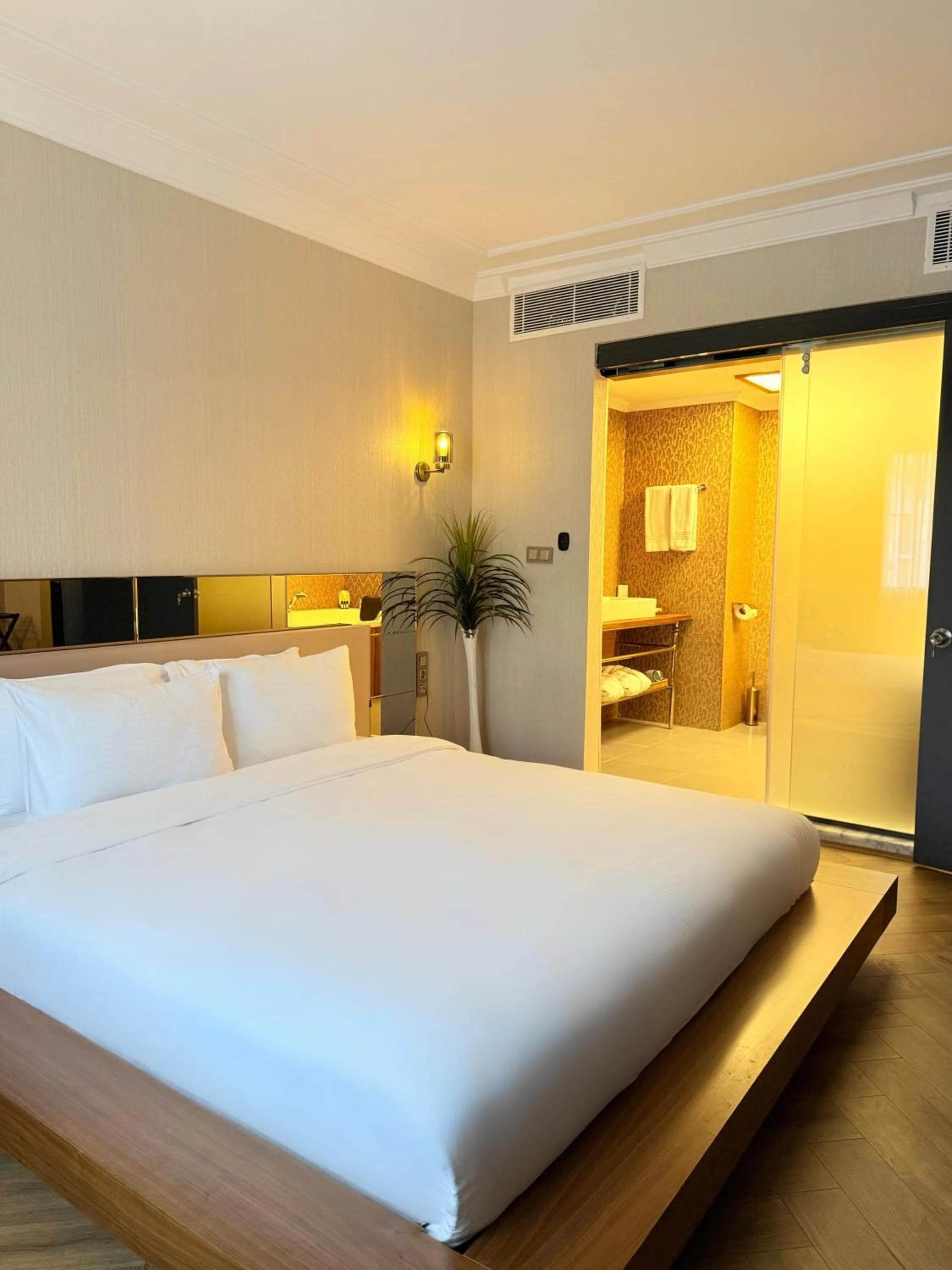 Suite with City View in The Yalı Konak Hotel İzmir