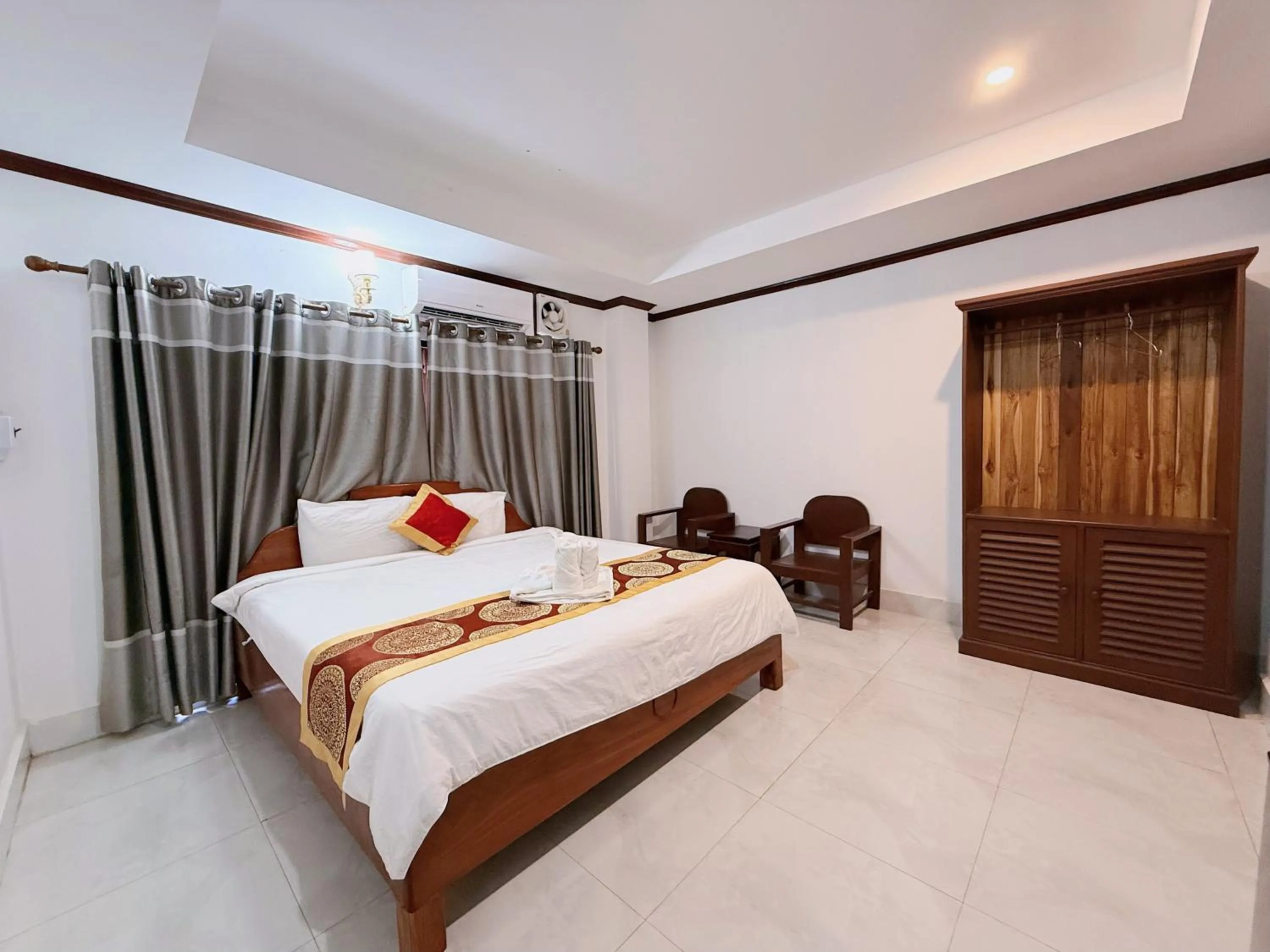 Deluxe Double Room in Vangvieng Sisavang Mountain View Hotel