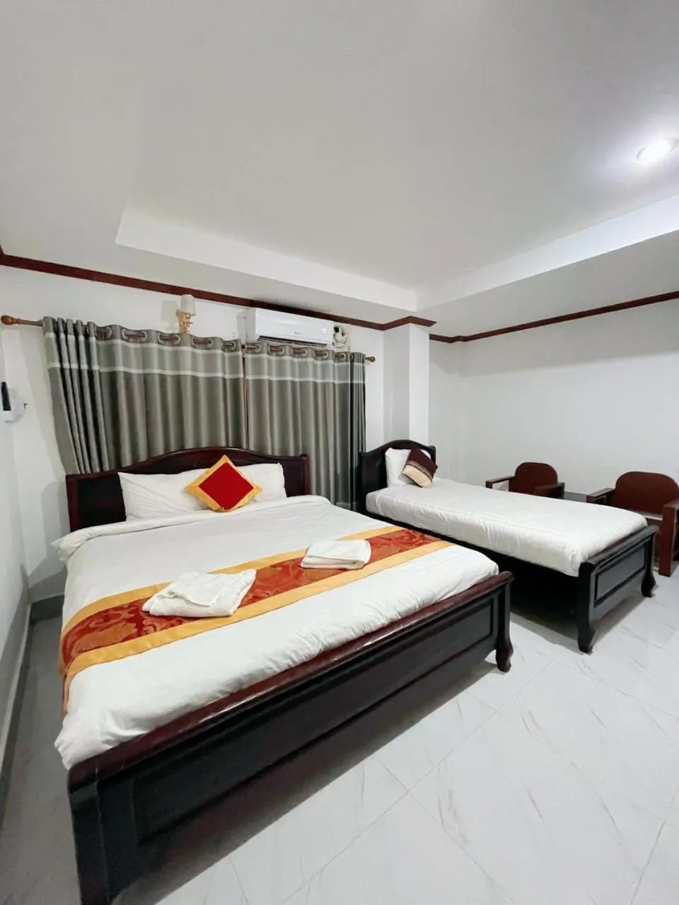 Deluxe Family Room in Vangvieng Sisavang Mountain View Hotel