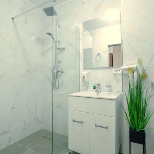 Premium Twin Room in Sir Fundeni Hotel