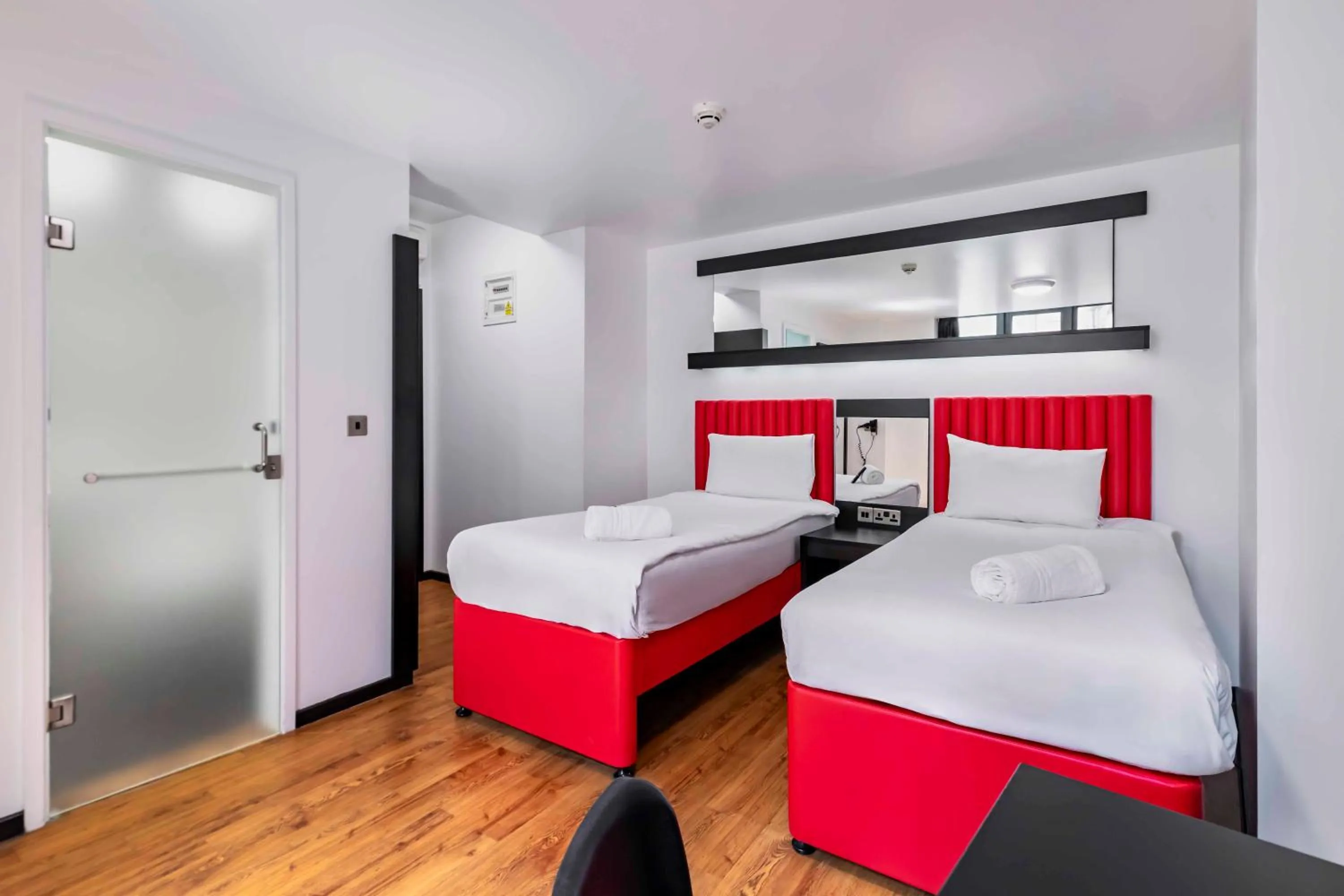 Superior Twin Room in easyHotel Newcastle