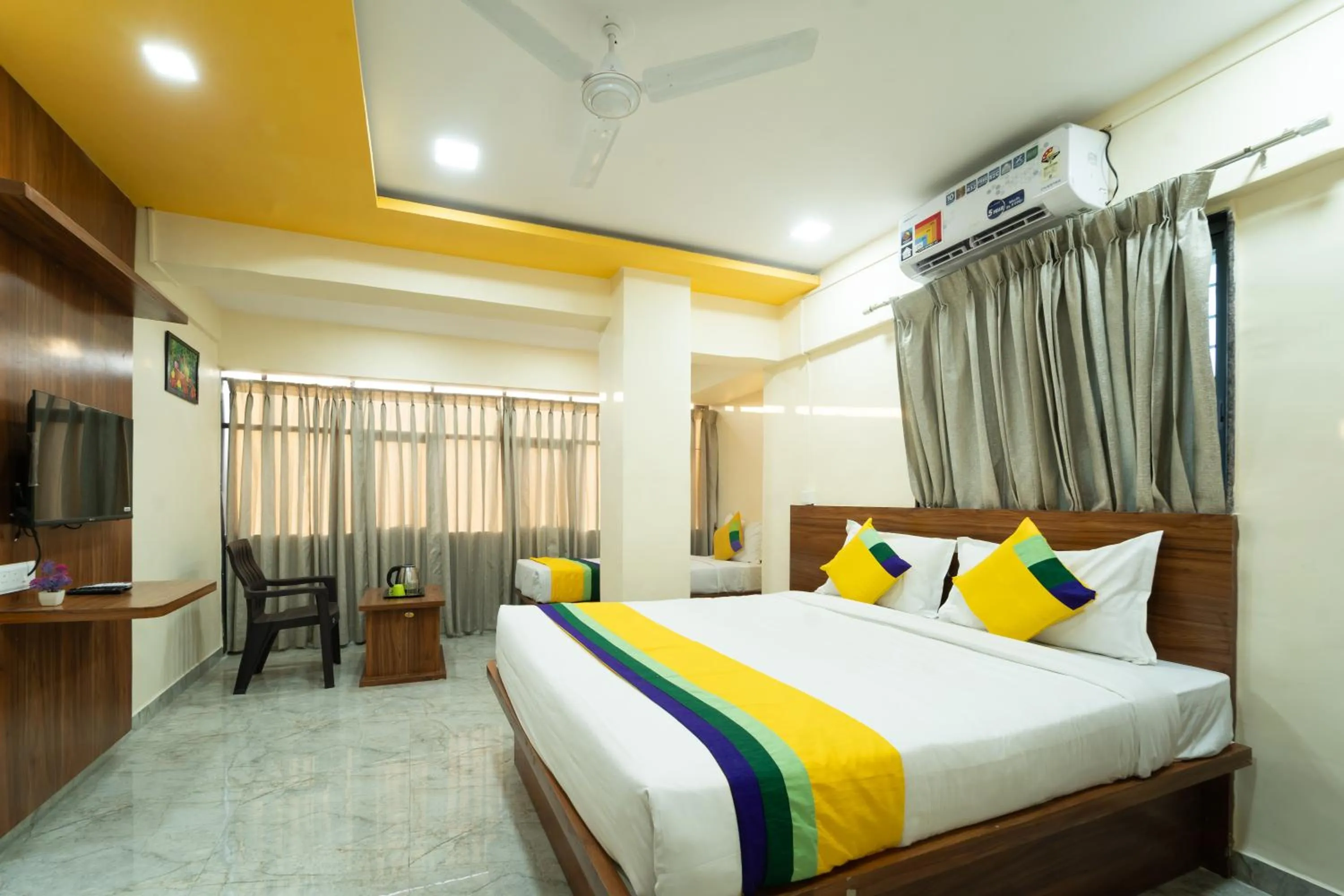 Deluxe Double Room - single occupancy in Itsy Hotels Anand Executive, Near Amanora