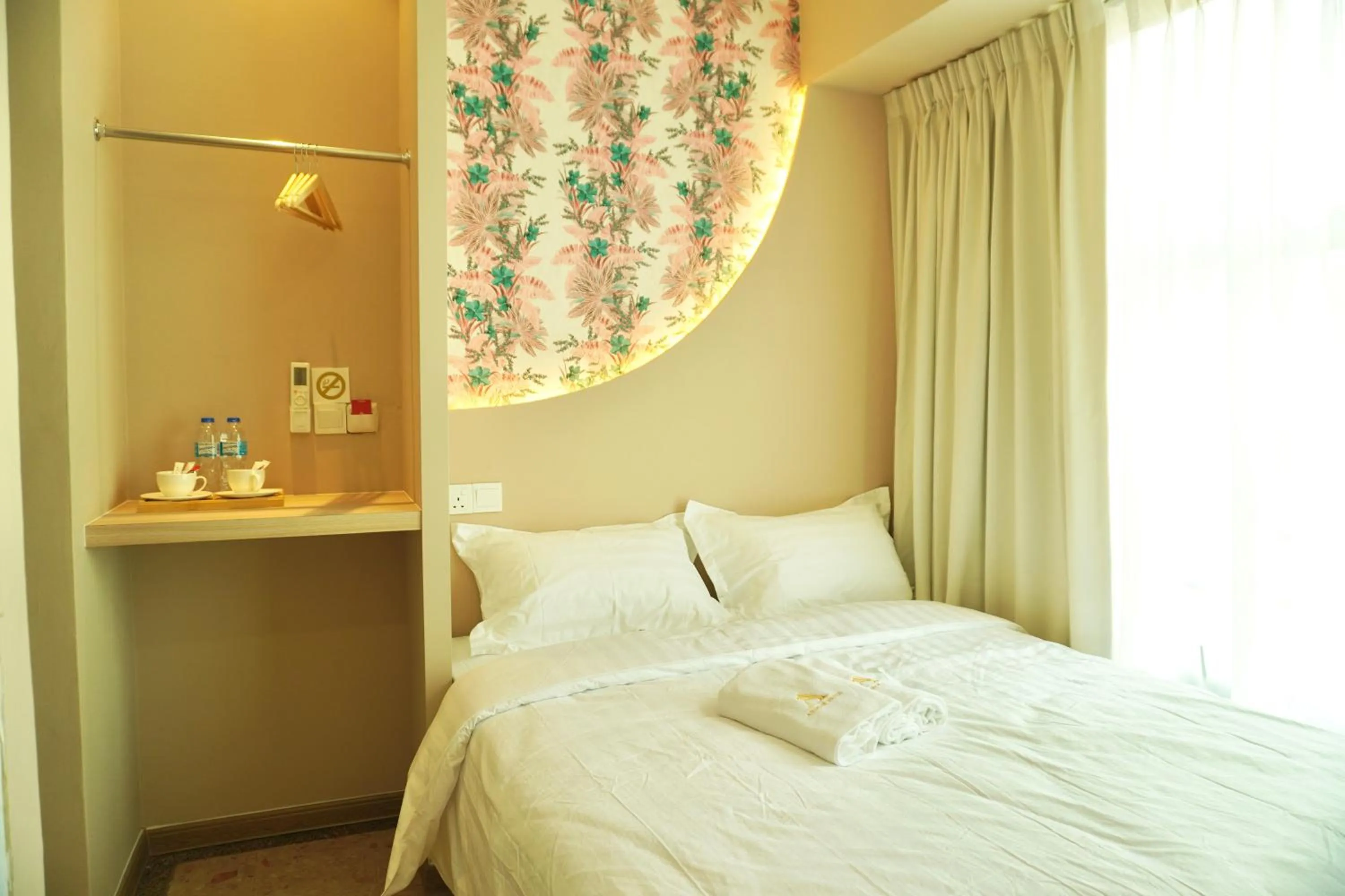 Superior Queen Room in Asimmy Hotel