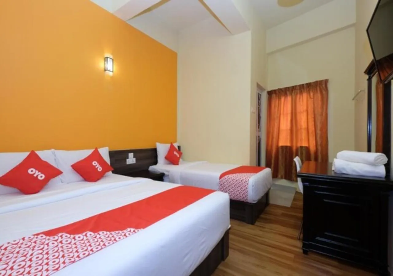 Triple Room with Private Bathroom in Hotel Tudor Home Inn Cameron Highlands