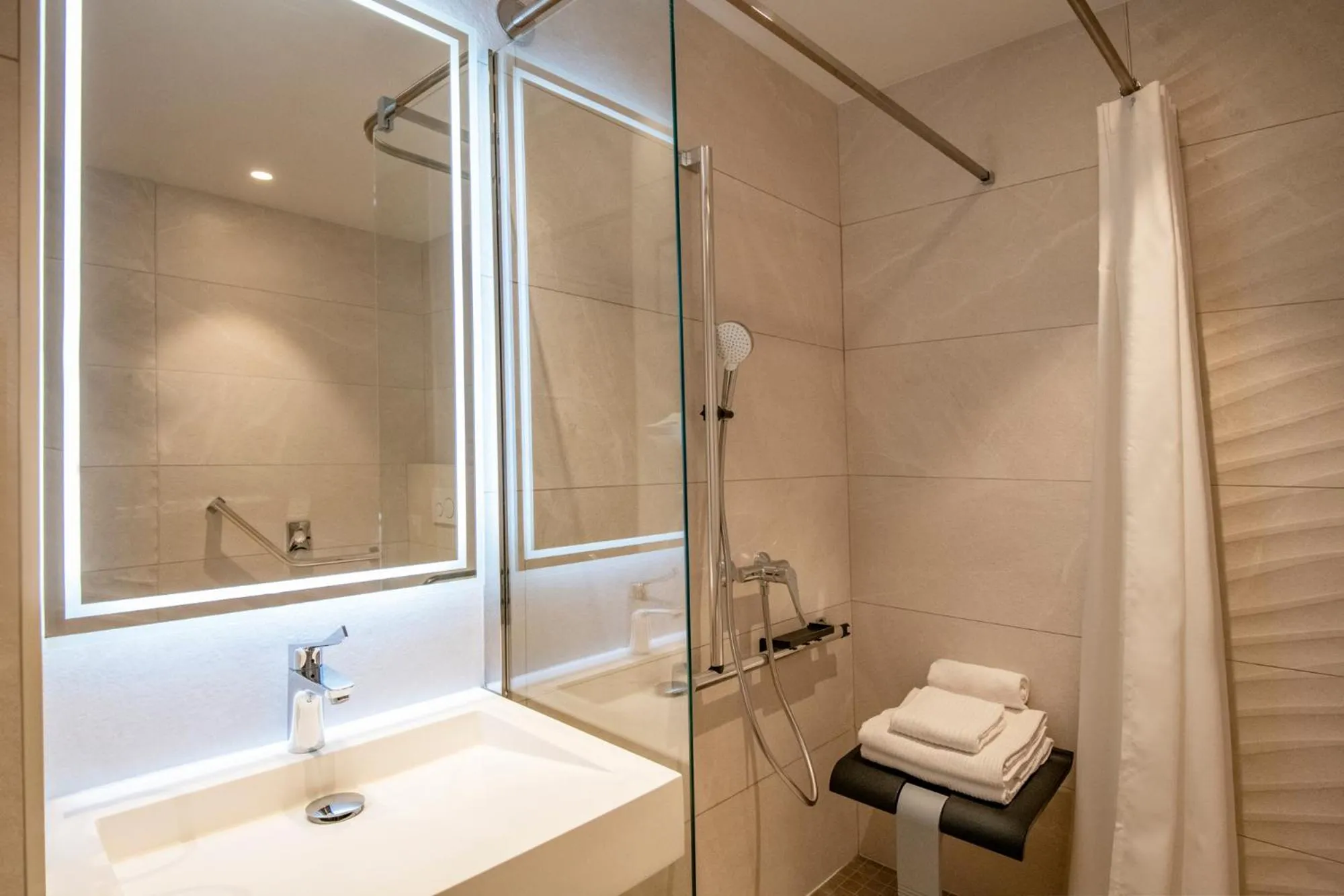 Deluxe Twin Room in Résidence Hôtelière Chambord au coeur de Menton - entièrement rénovée