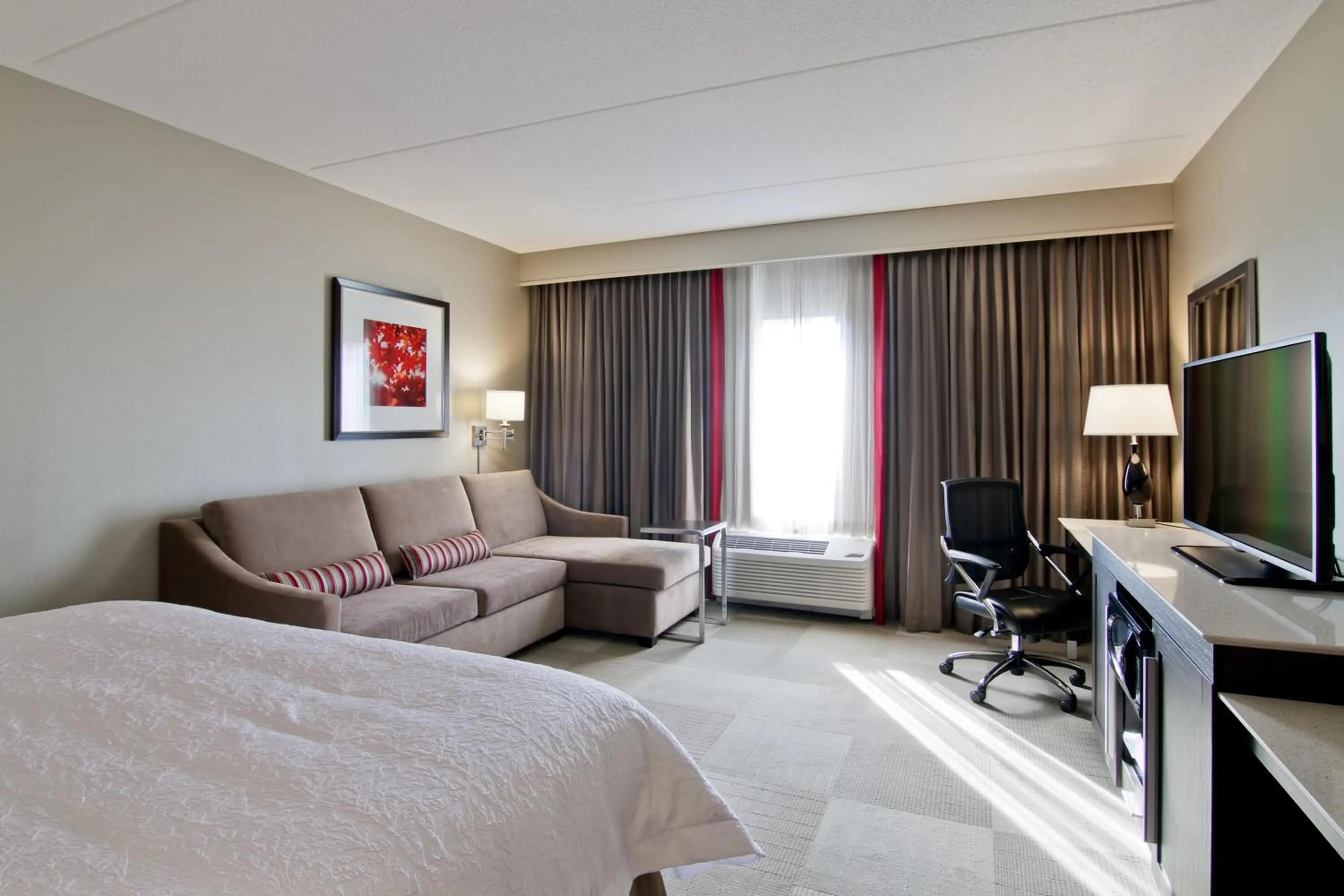 King Room with Sofa Bed - Non-Smoking in Hampton Inn & Suites by Hilton Toronto Markham