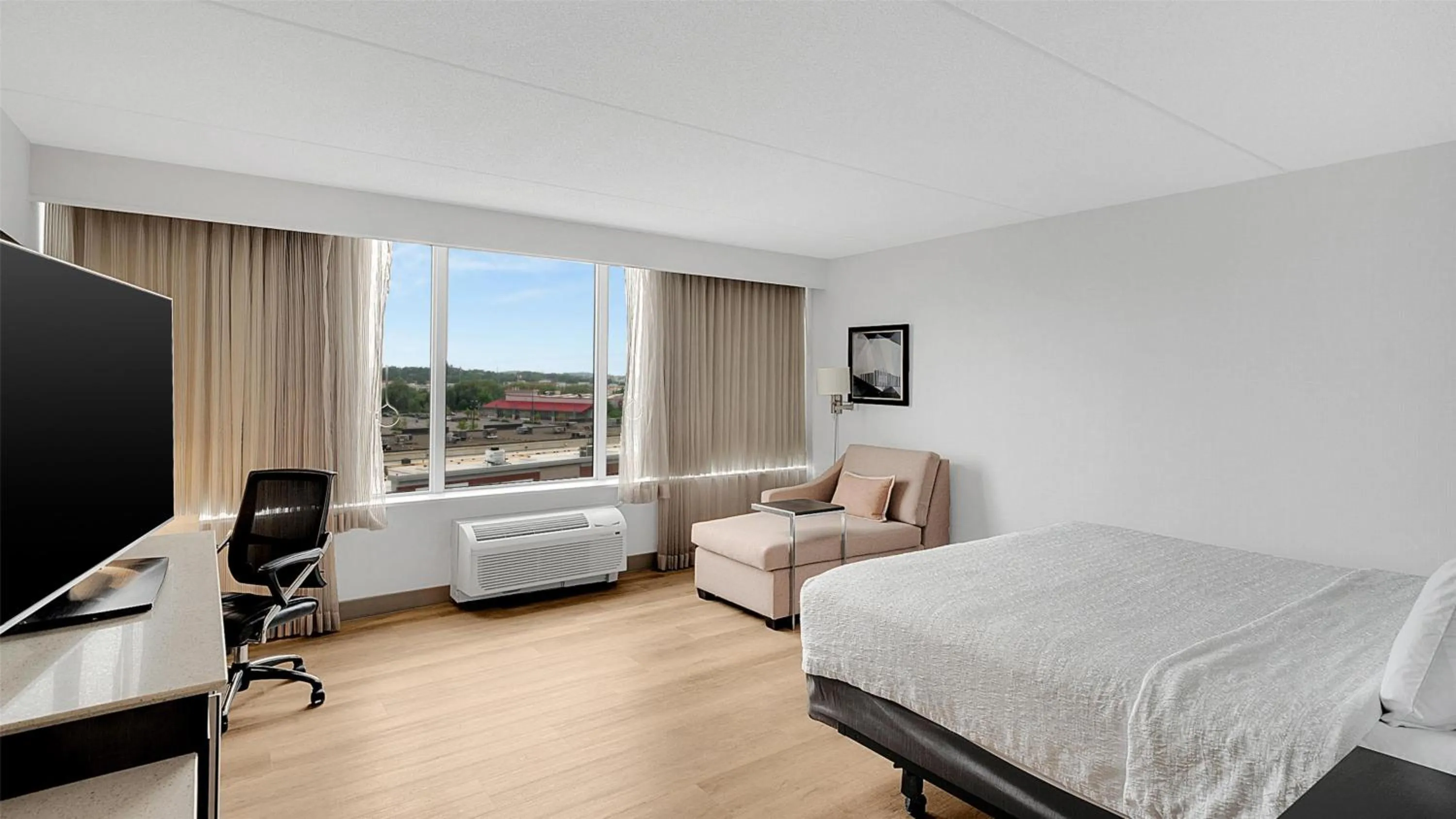 King Room - Non-Smoking in Hampton Inn & Suites by Hilton Toronto Markham