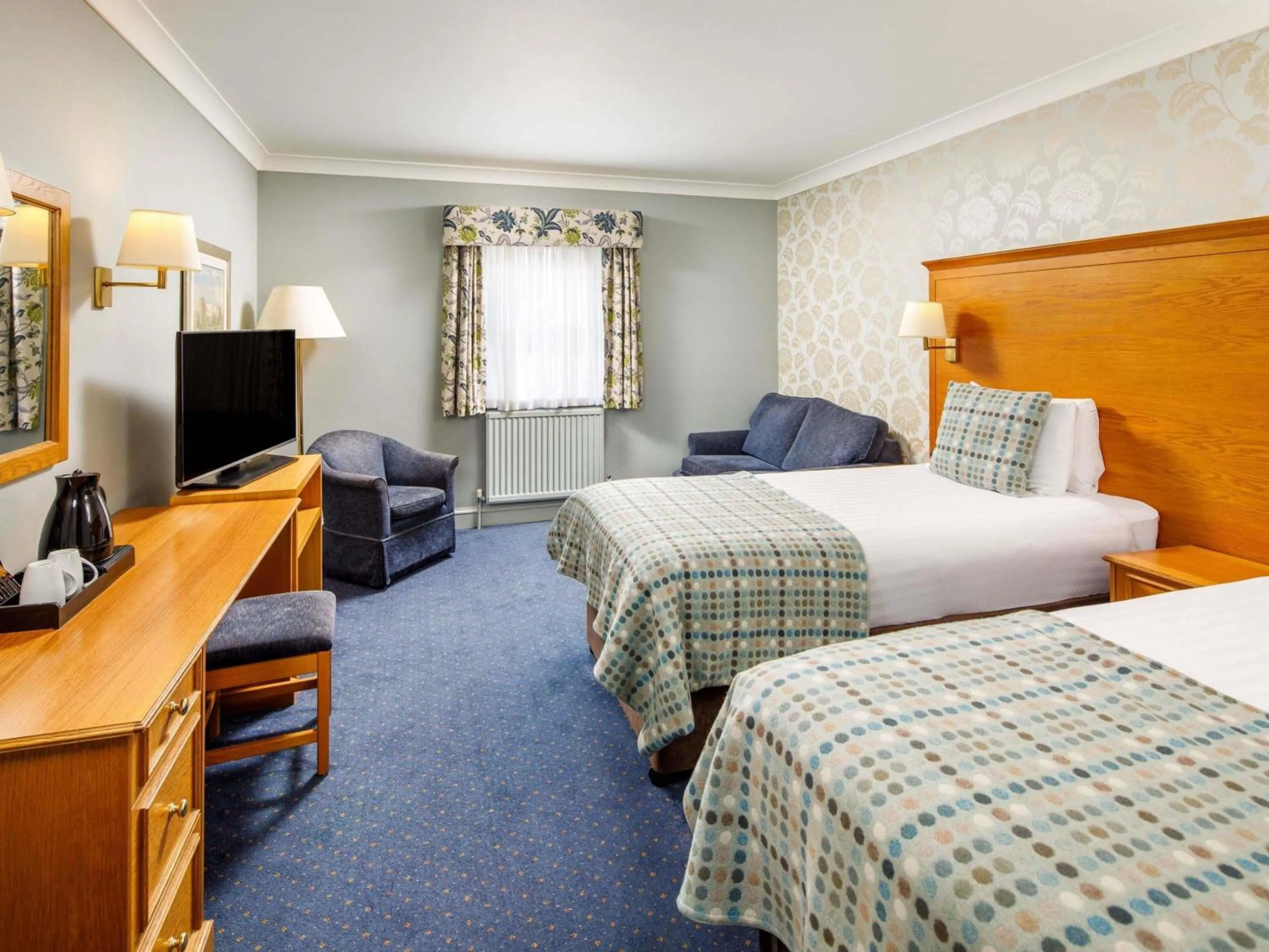 Classic Twin Room in Mercure Bristol North The Grange Hotel