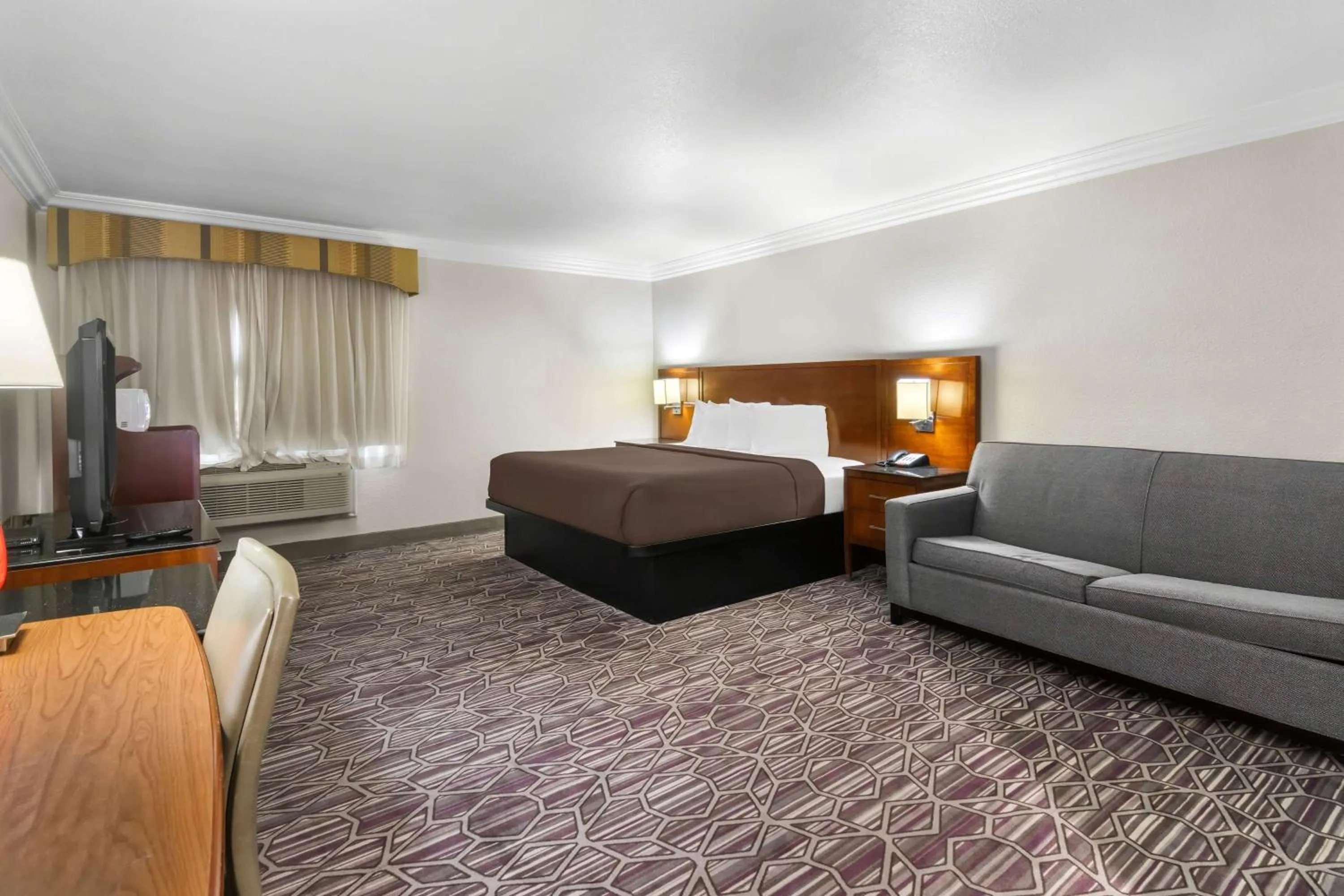 King Room with Sofa Bed and Roll-In Shower - Disability Access/Non-Smoking in SureStay Plus by Best Western Fort Worth Benbrook