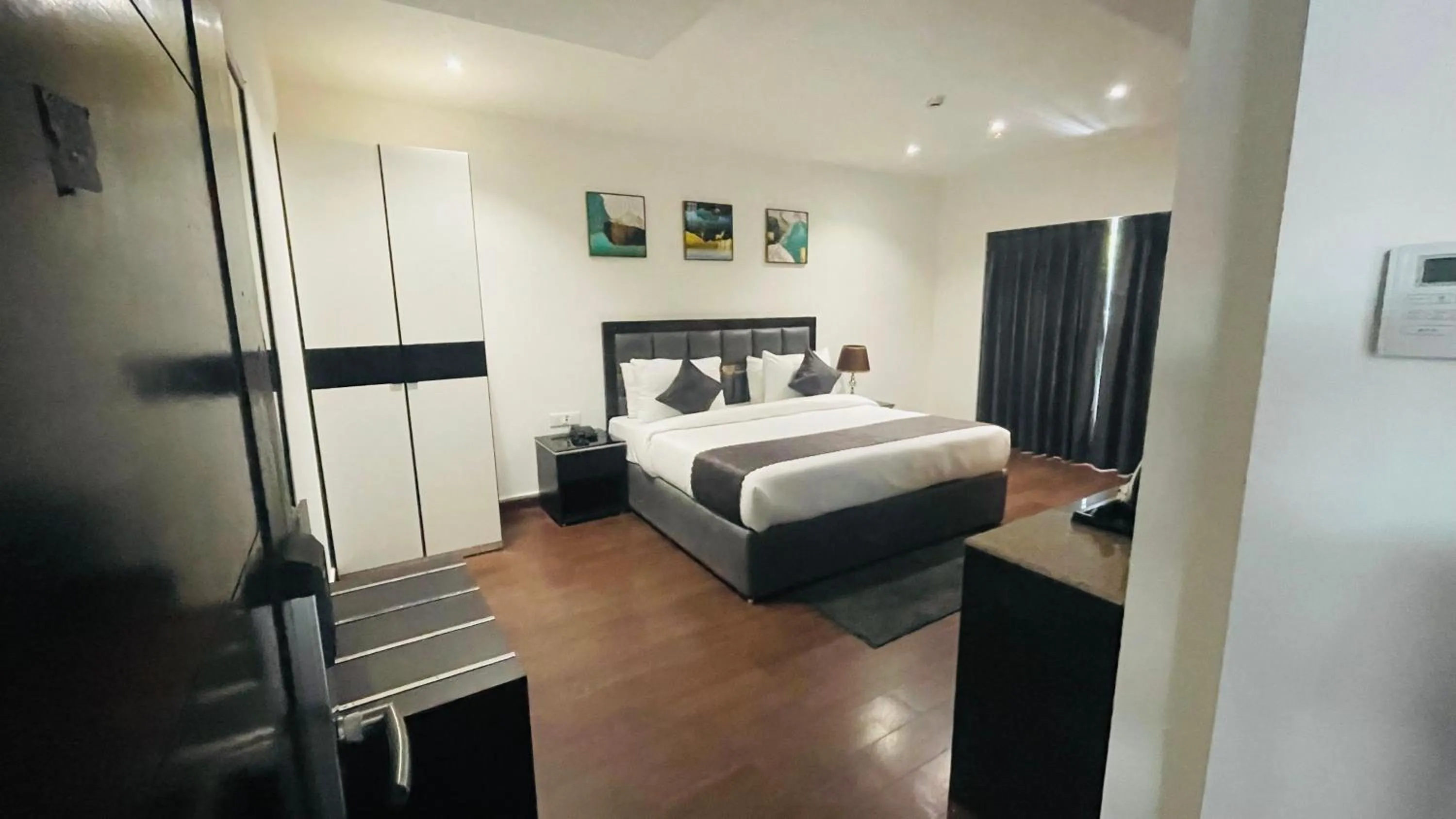 Deluxe Room in Saltstayz Select - Malcha & Chankyapuri