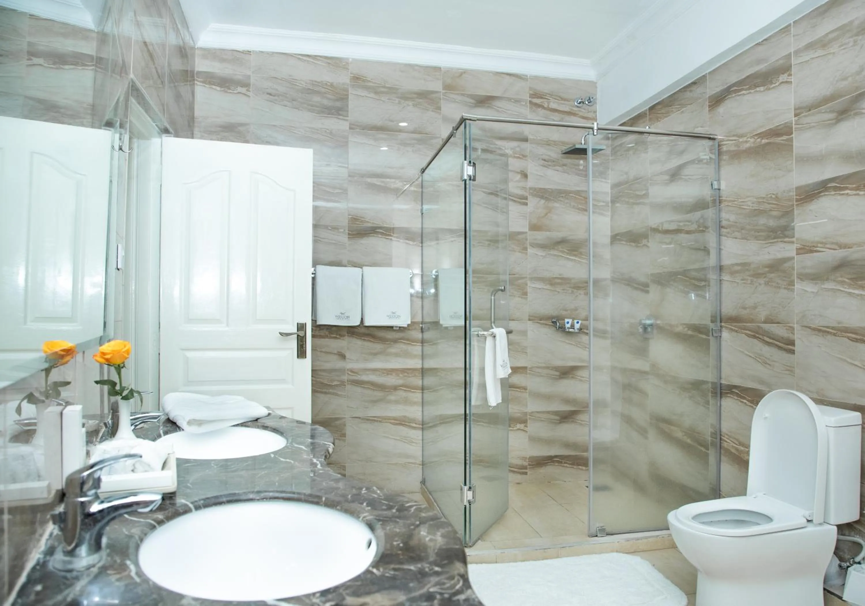 Superior Twin Room in Weston Hotel