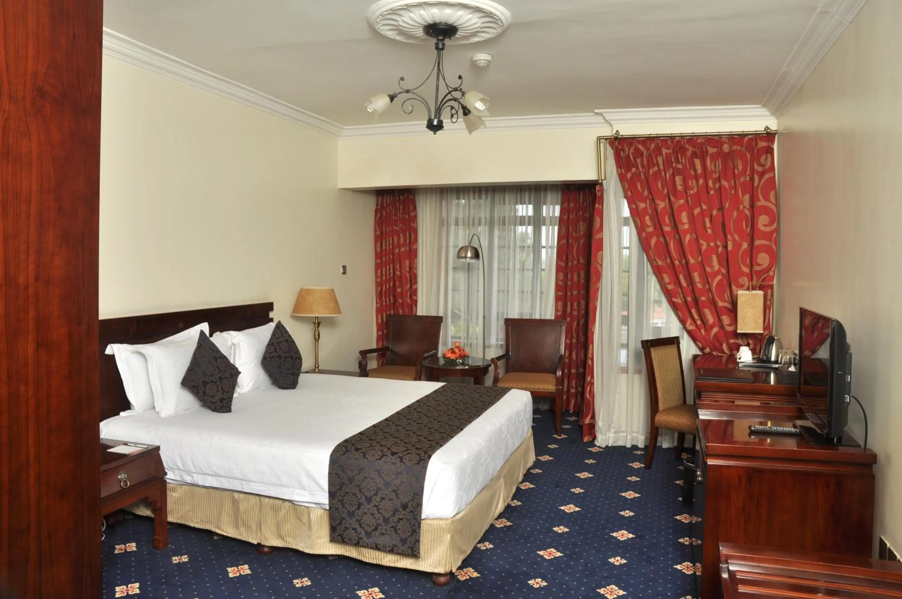 Superior Queen Room in Weston Hotel