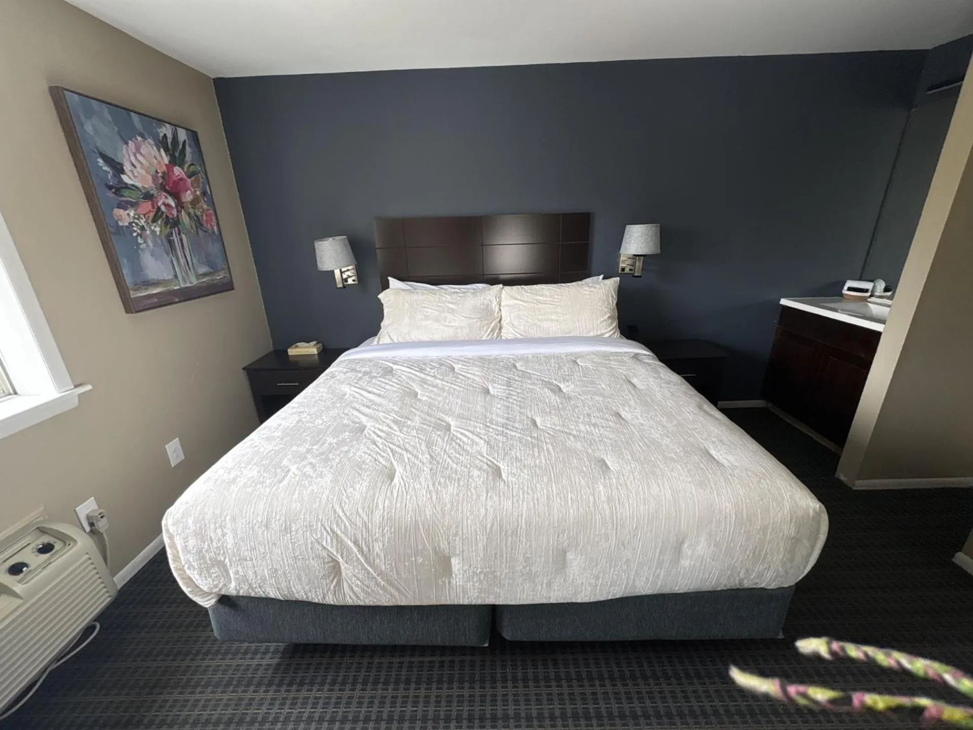 Deluxe King Room in Mainstay Inn