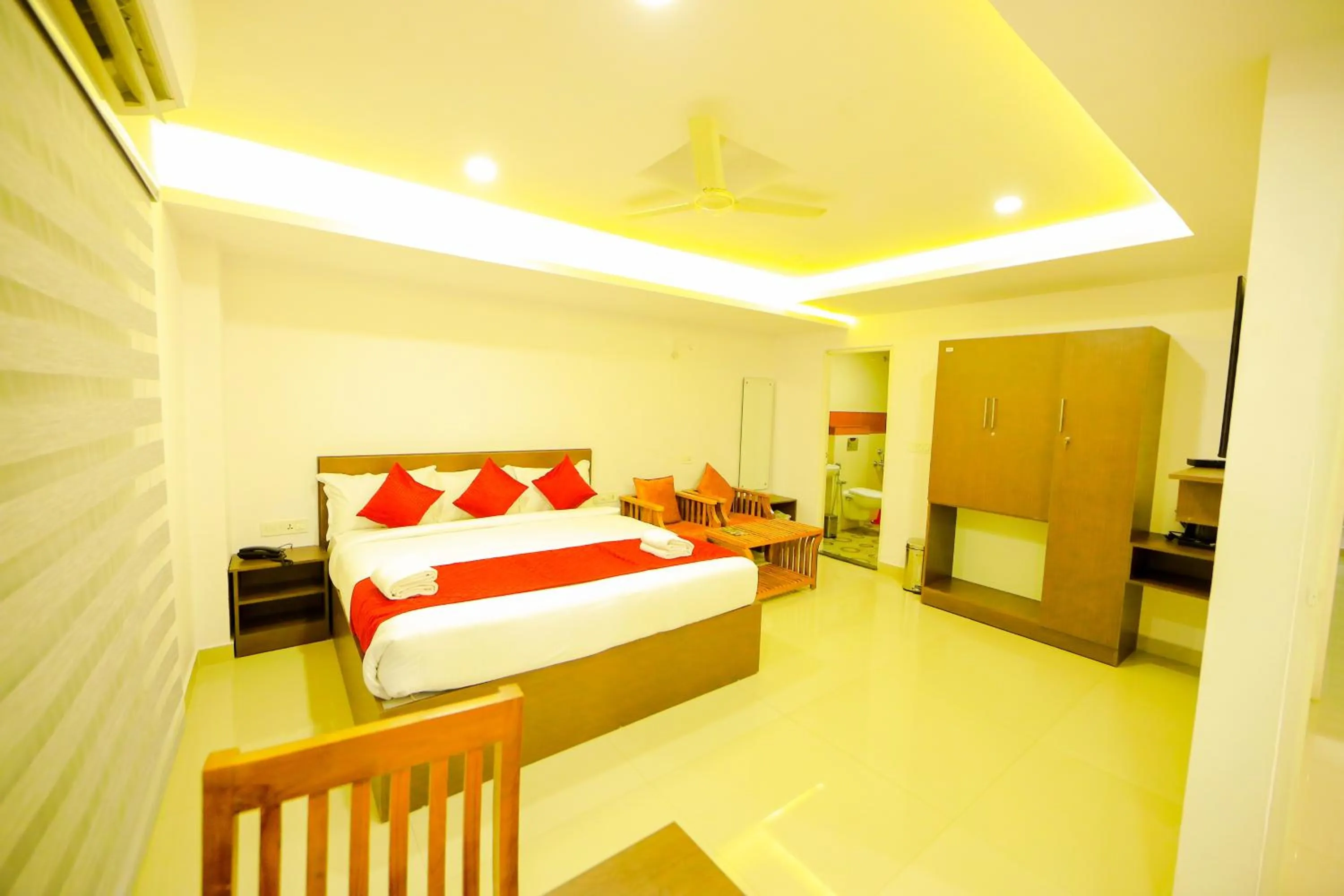 Executive Suite in Airport Avenue Plaza