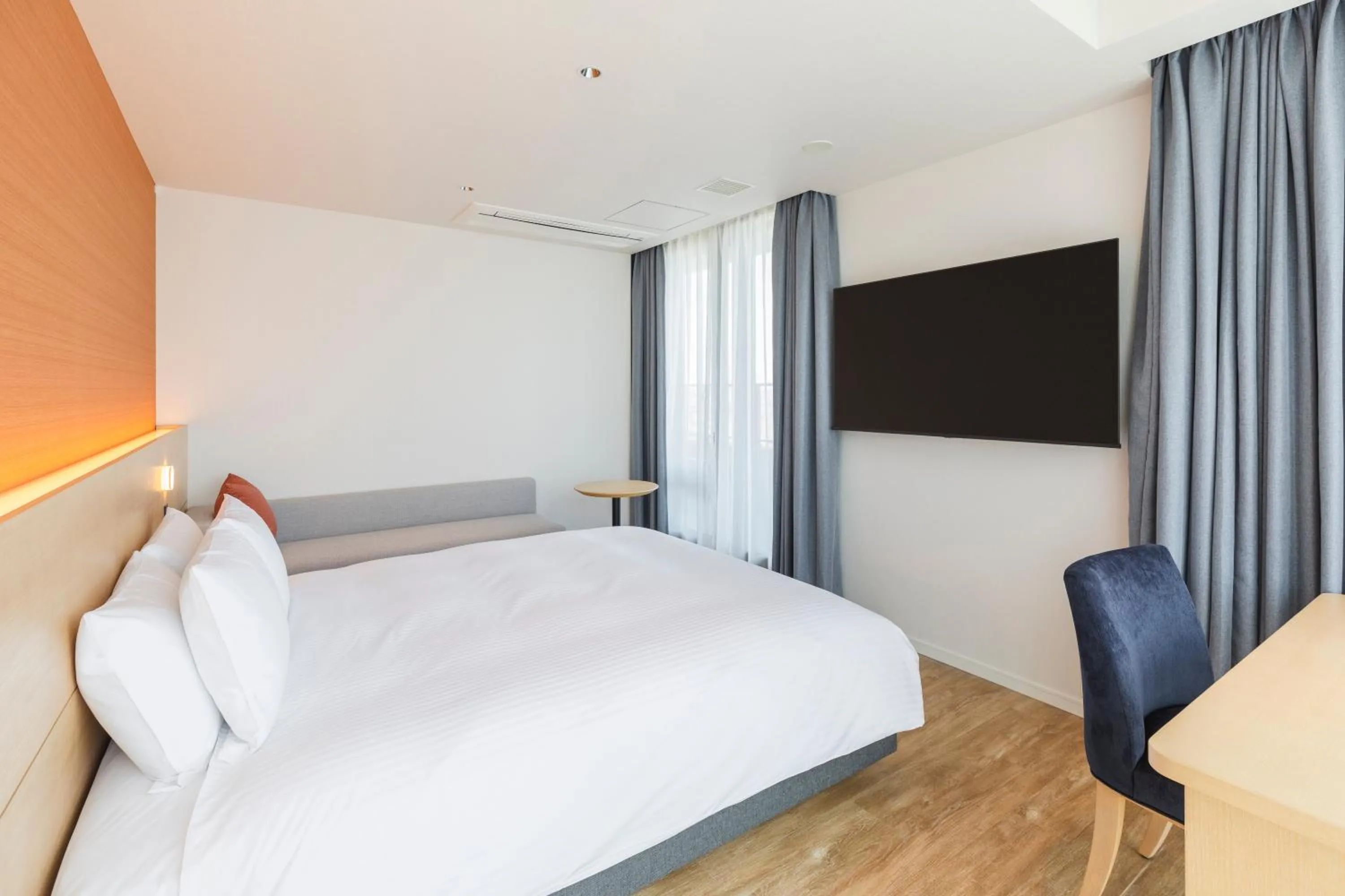 Residential Corner Double Room - single occupancy in Sotetsu Hotels The Splaisir Yokohama