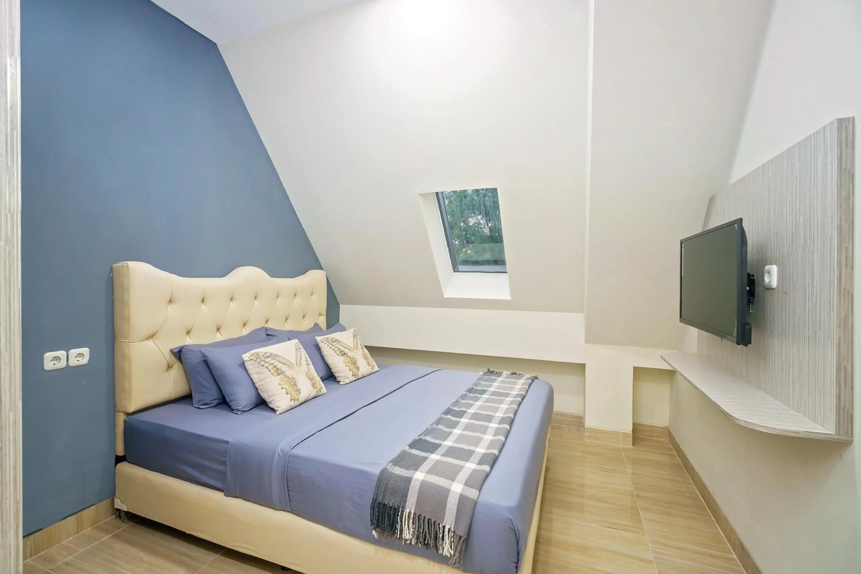 Deluxe Double Room in Habitat@Gandaria