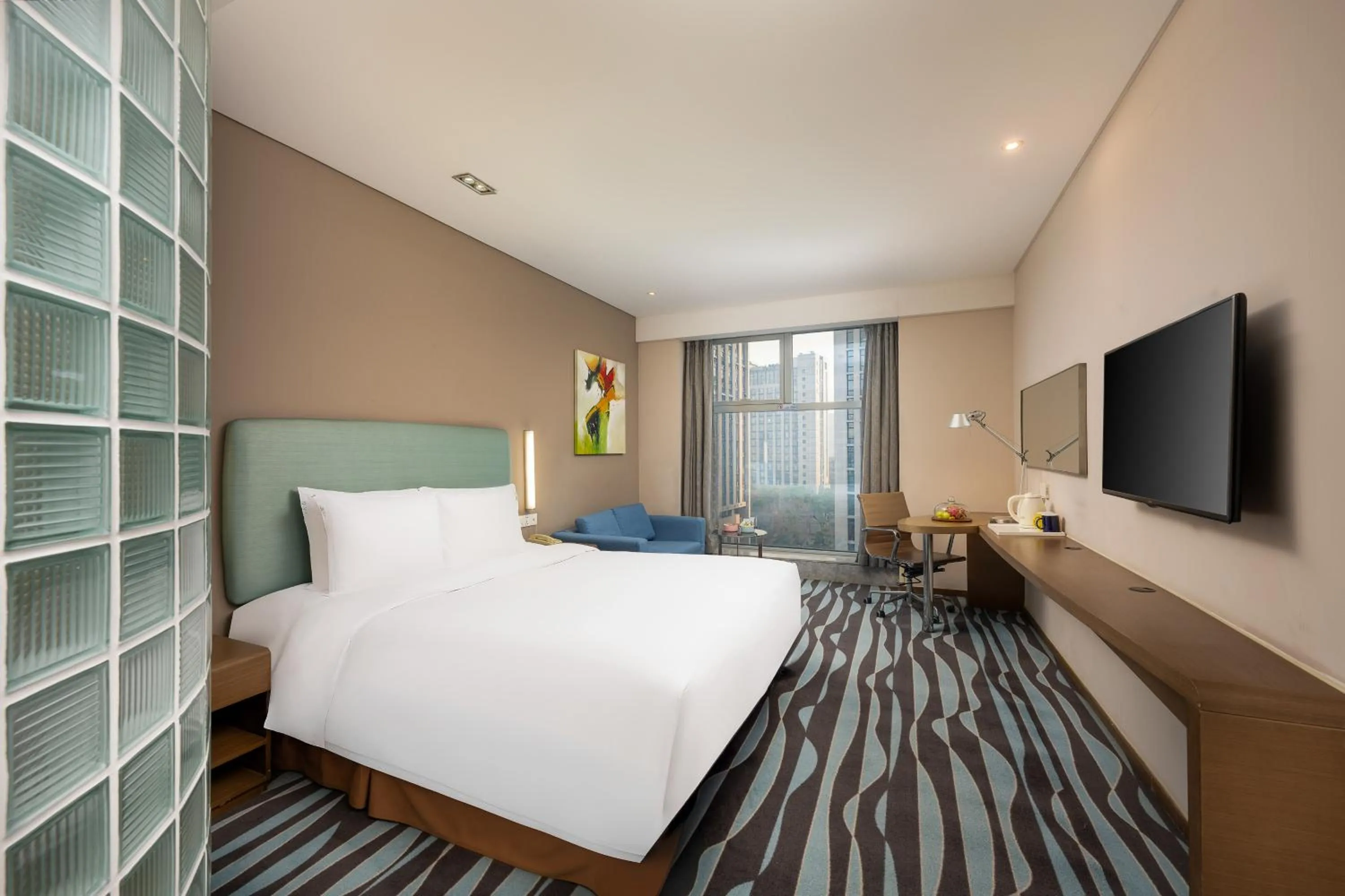 Standard King Room with Extra Floor Space in Holiday Inn Express Hangzhou Huanglong