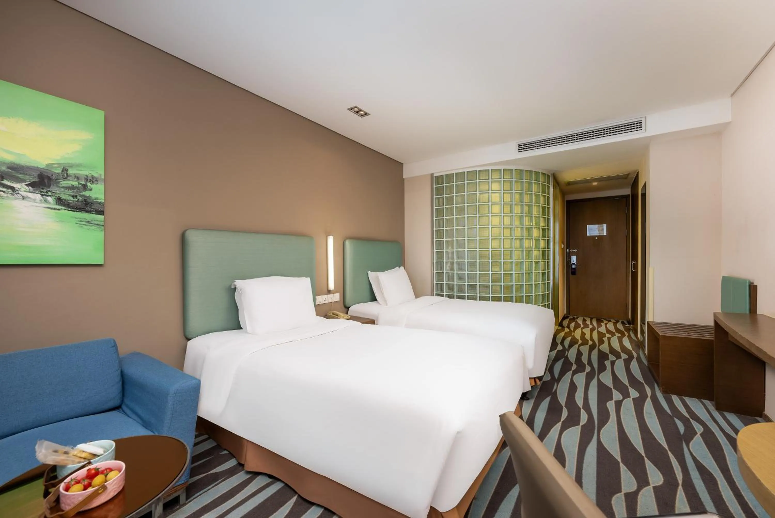 Standard Room with Two Single Beds in Holiday Inn Express Hangzhou Huanglong