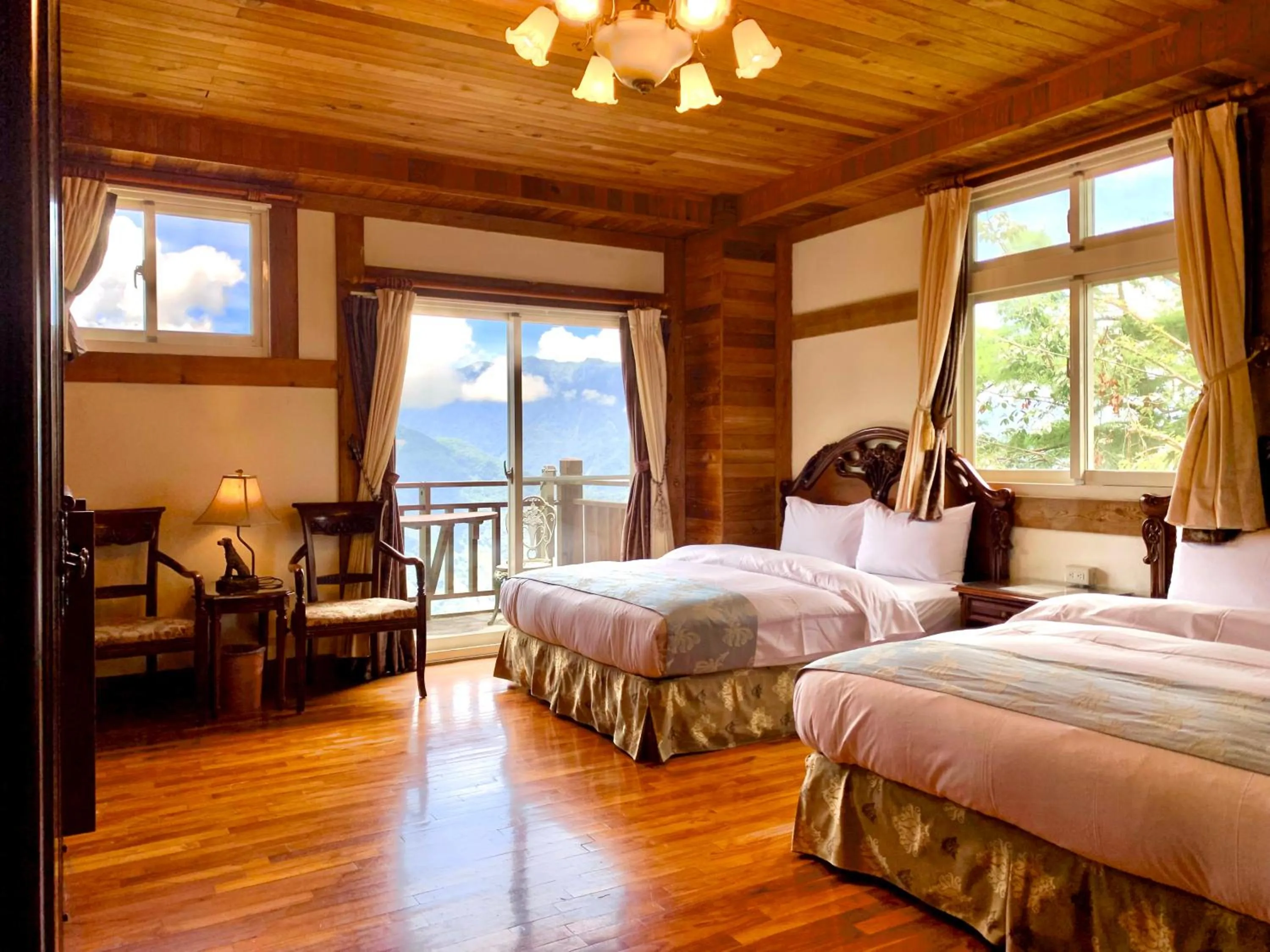 Quadruple Room with Mountain View in The Cotswolds Villa