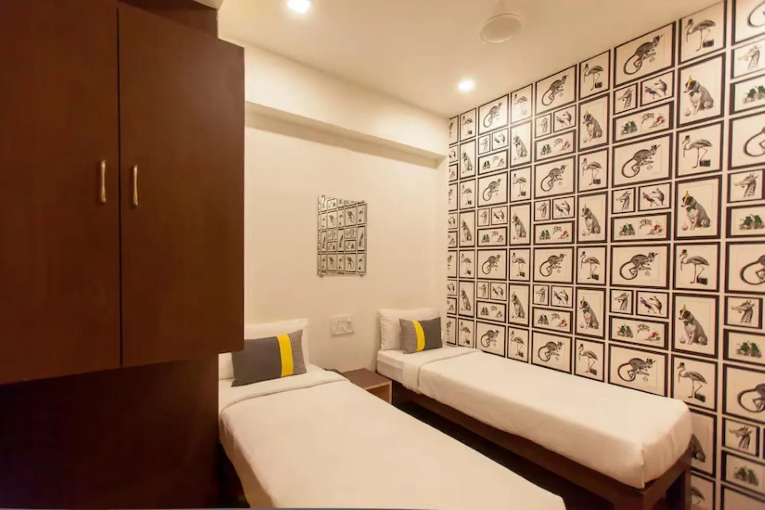 I Qube Single - single occupancy - Shared washroom (Male Only) in Click Hotels Andheri MIDC
