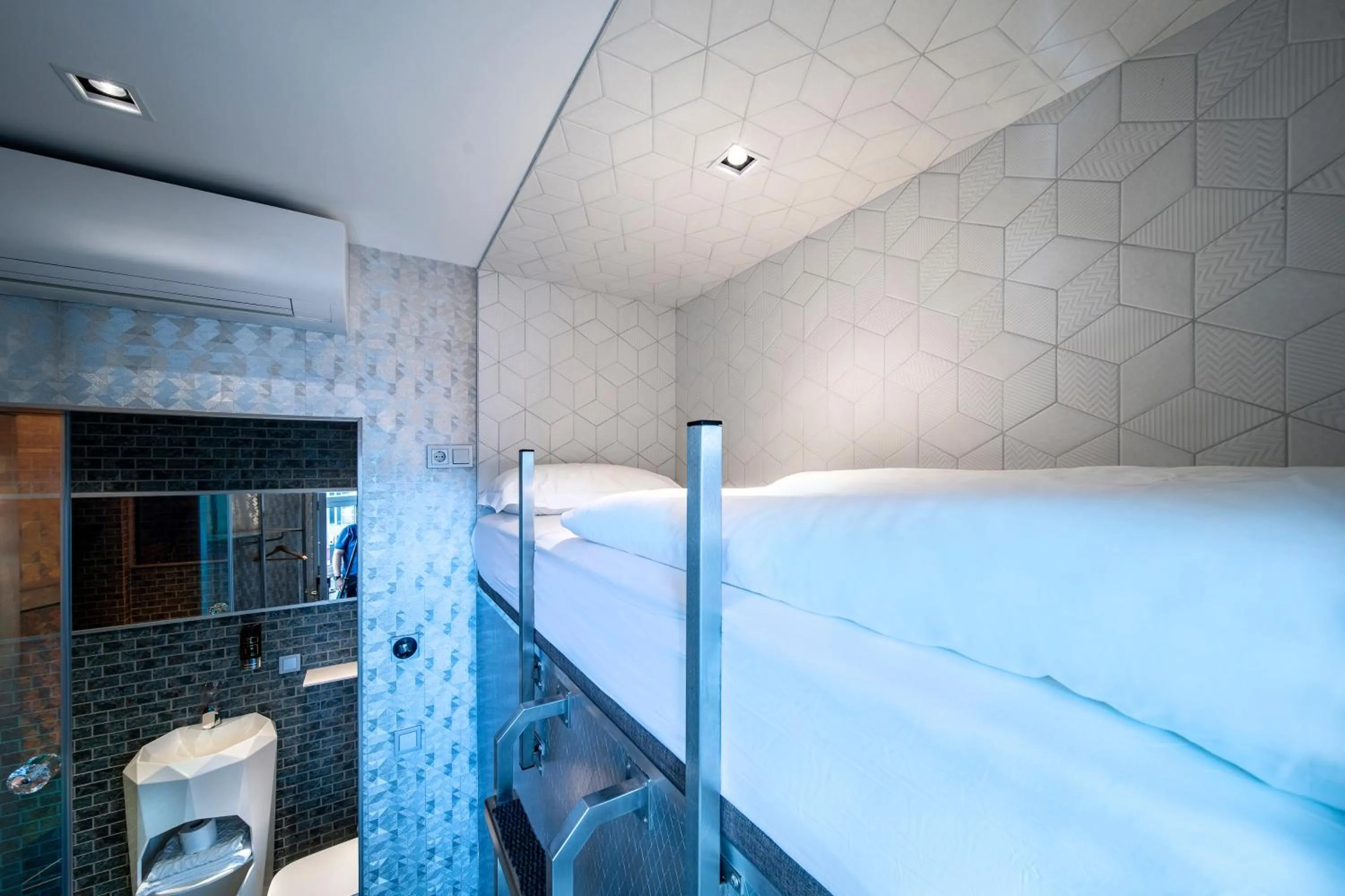 Single Upper Capsule with Shower And Window in Diamond Capsule Hotel Amsterdam South