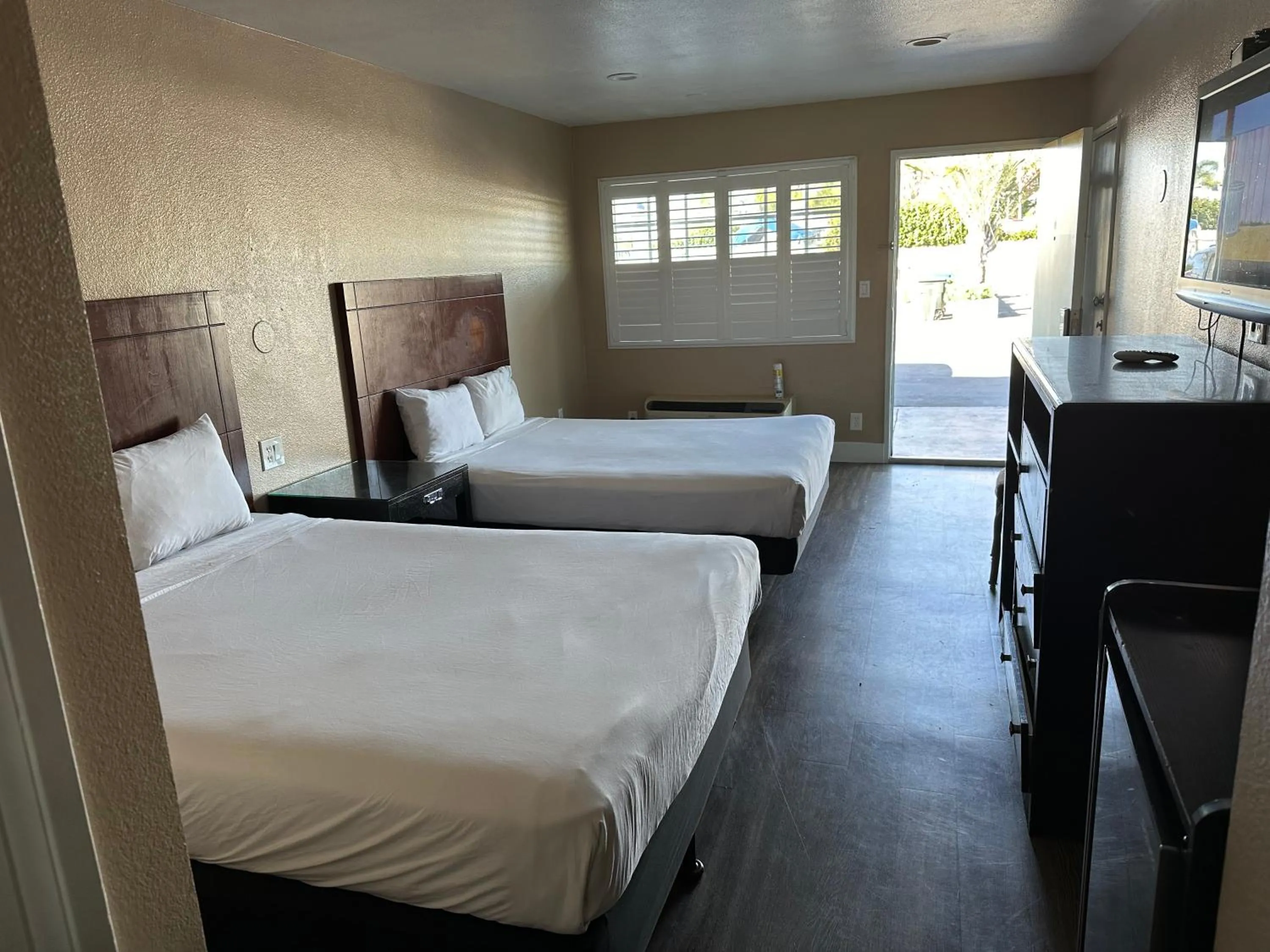 Queen Room with Two Queen Beds - Non-Smoking in The Dixie Orange County