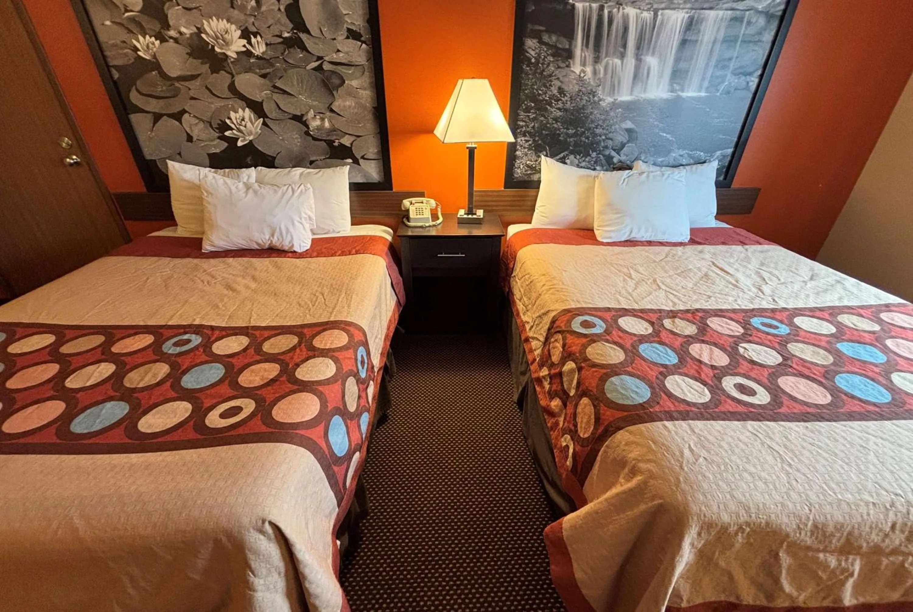 Queen Room with Two Queen Beds - Non-Smoking in Super 8 by Wyndham Du Quoin