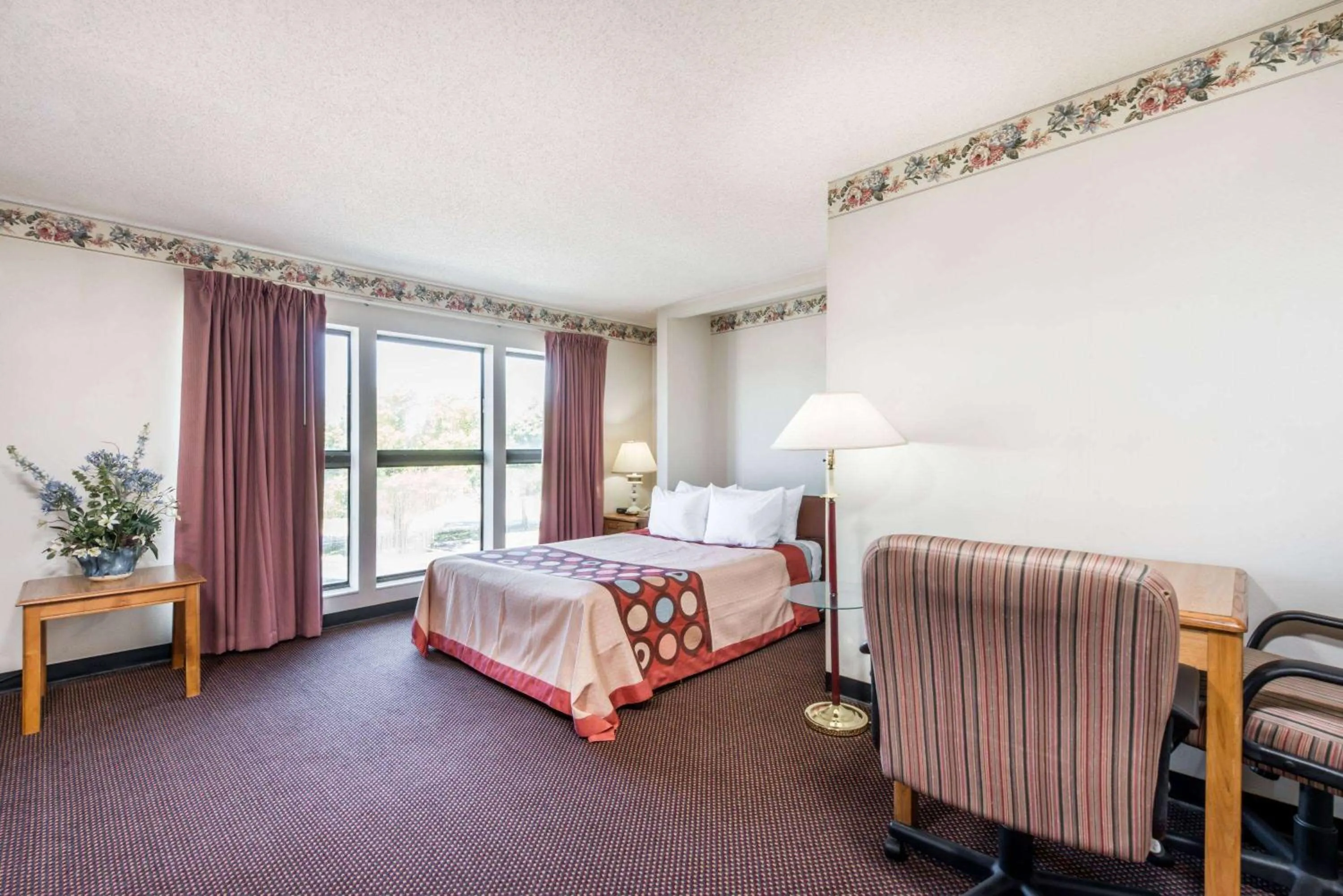 Queen Studio Suite - Smoking in Super 8 by Wyndham Du Quoin