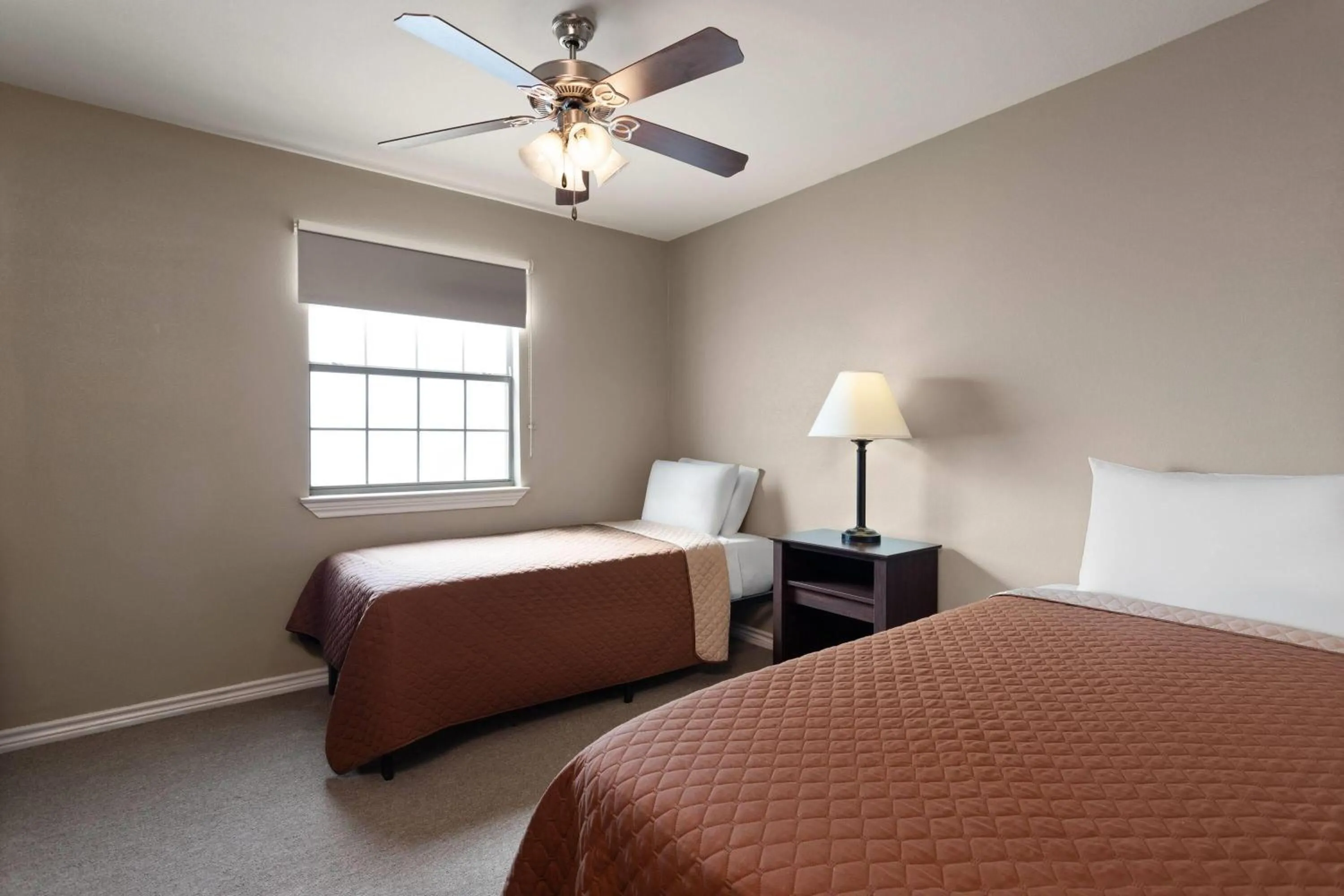 One-Bedroom Suite with Two Twin Beds, Mobility Access and Roll-In Shower, Non-Smoking in Eagle's Den Suites Carrizo Springs a Travelodge by Wyndham