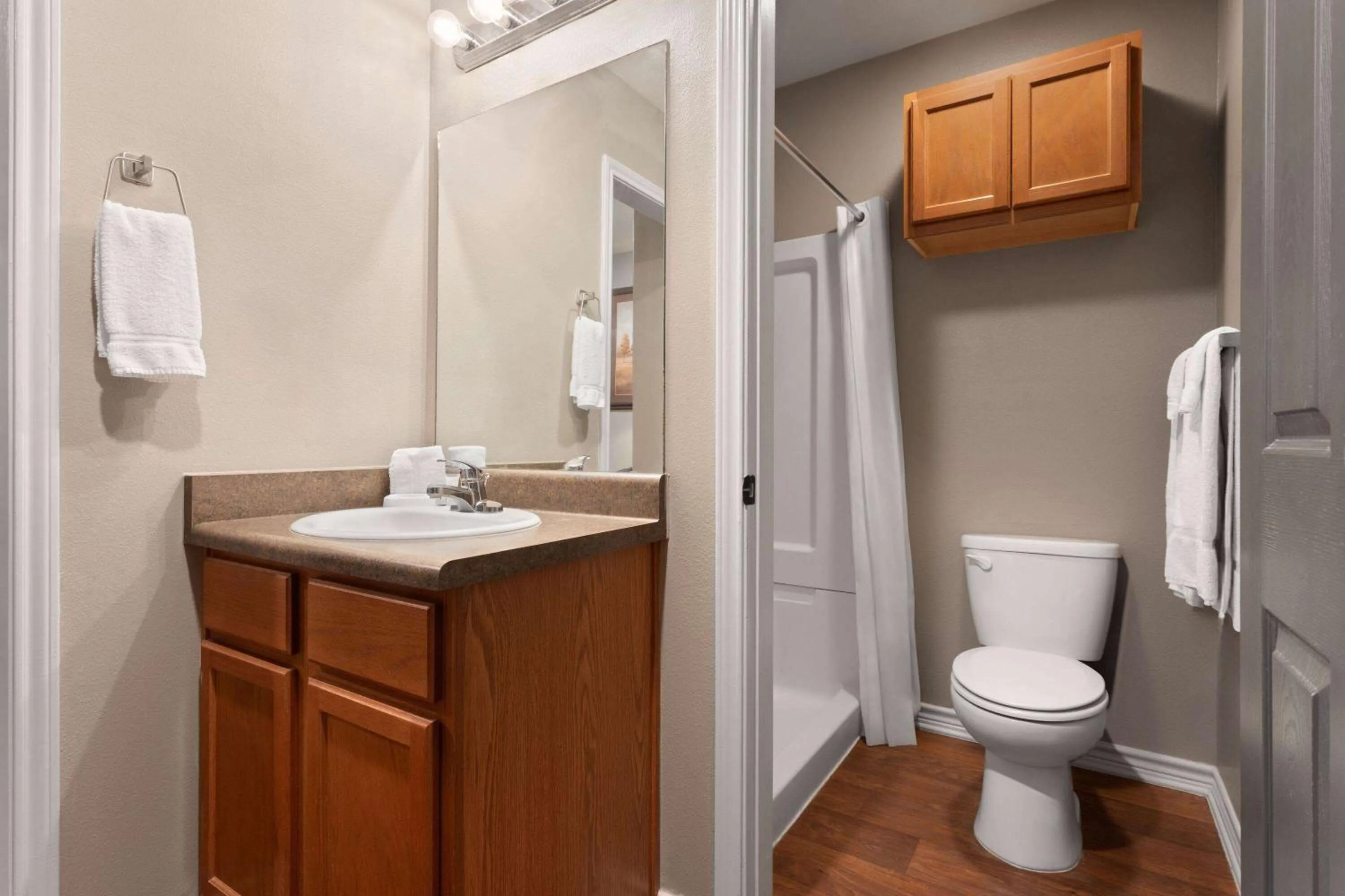 One- Bedroom Suite wirh Two Twin Beds, Non-Smoking in Eagle's Den Suites Cotulla a Travelodge by Wyndham