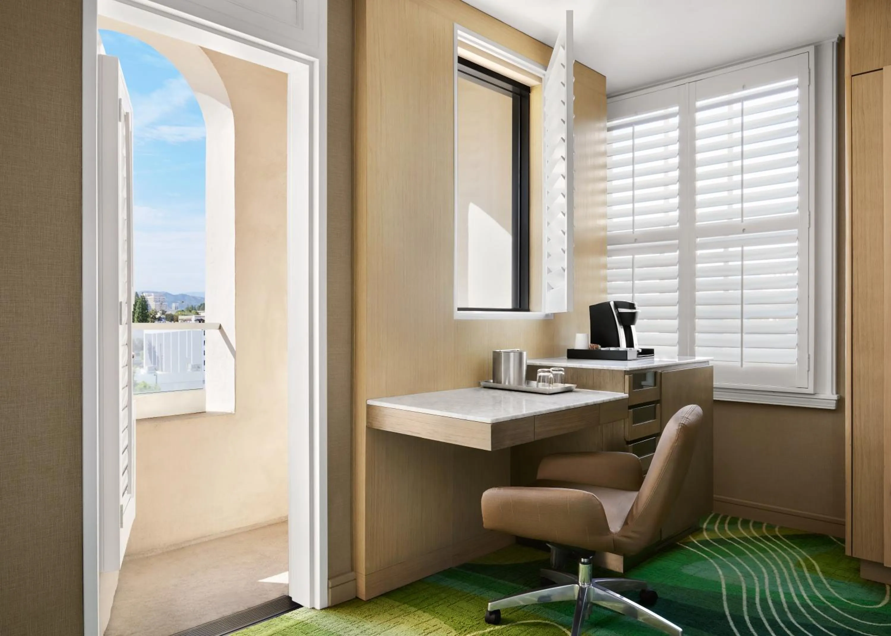 Executive Corner One King Bed with Balcony Pool View in Pasadena Hotel & Pool