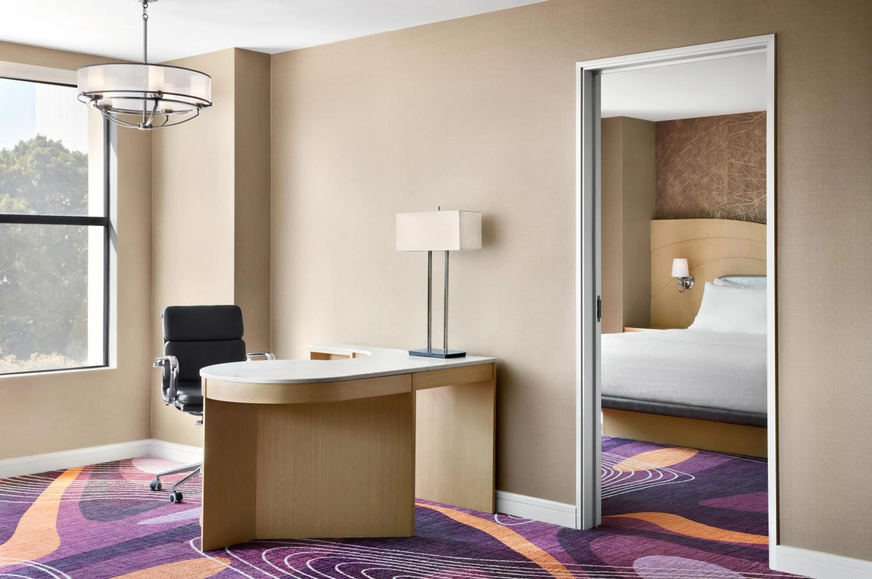 King Room - Disability Access in Pasadena Hotel & Pool