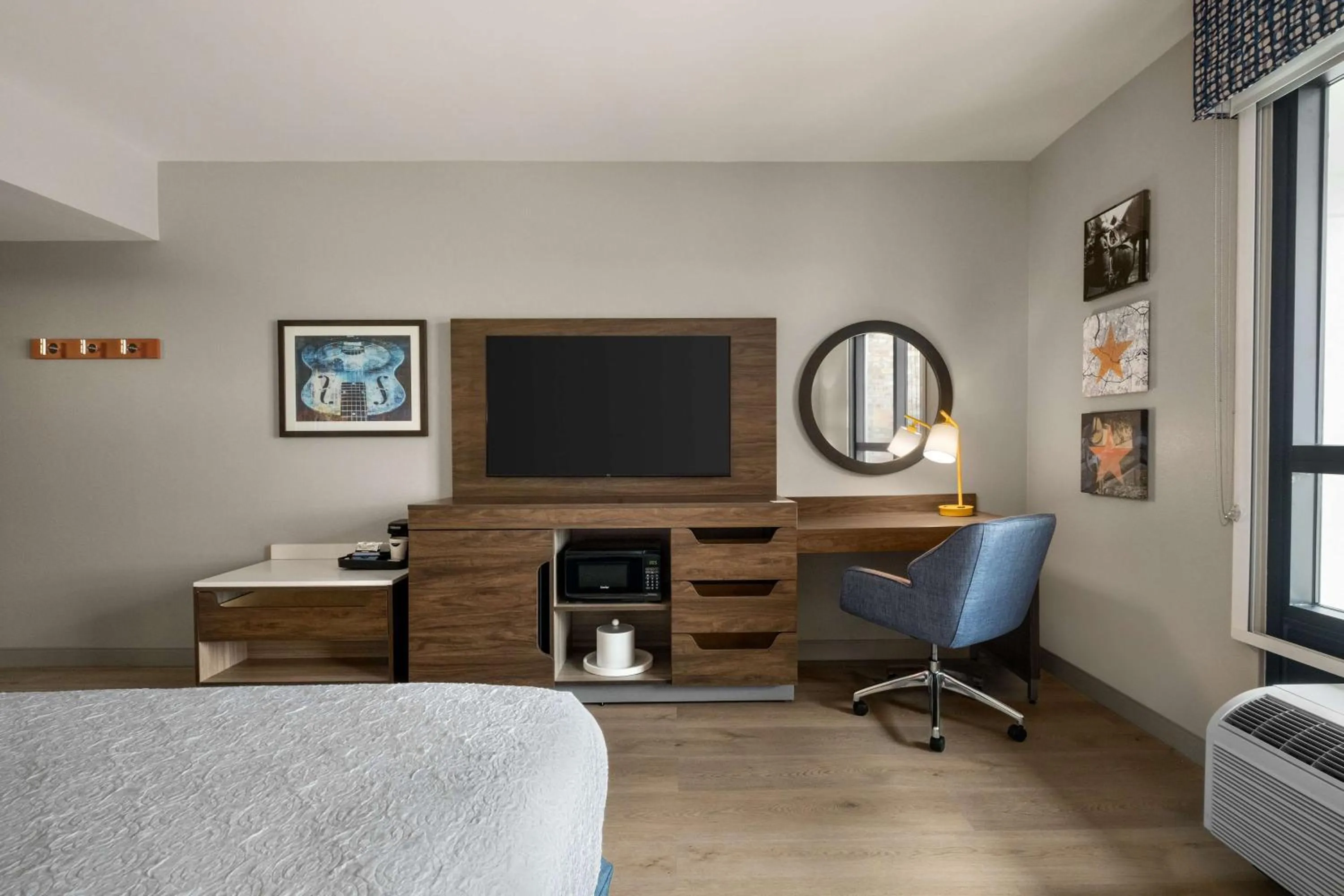 King Room with Pool View in Hampton by Hilton East Austin - near UT and Capitol