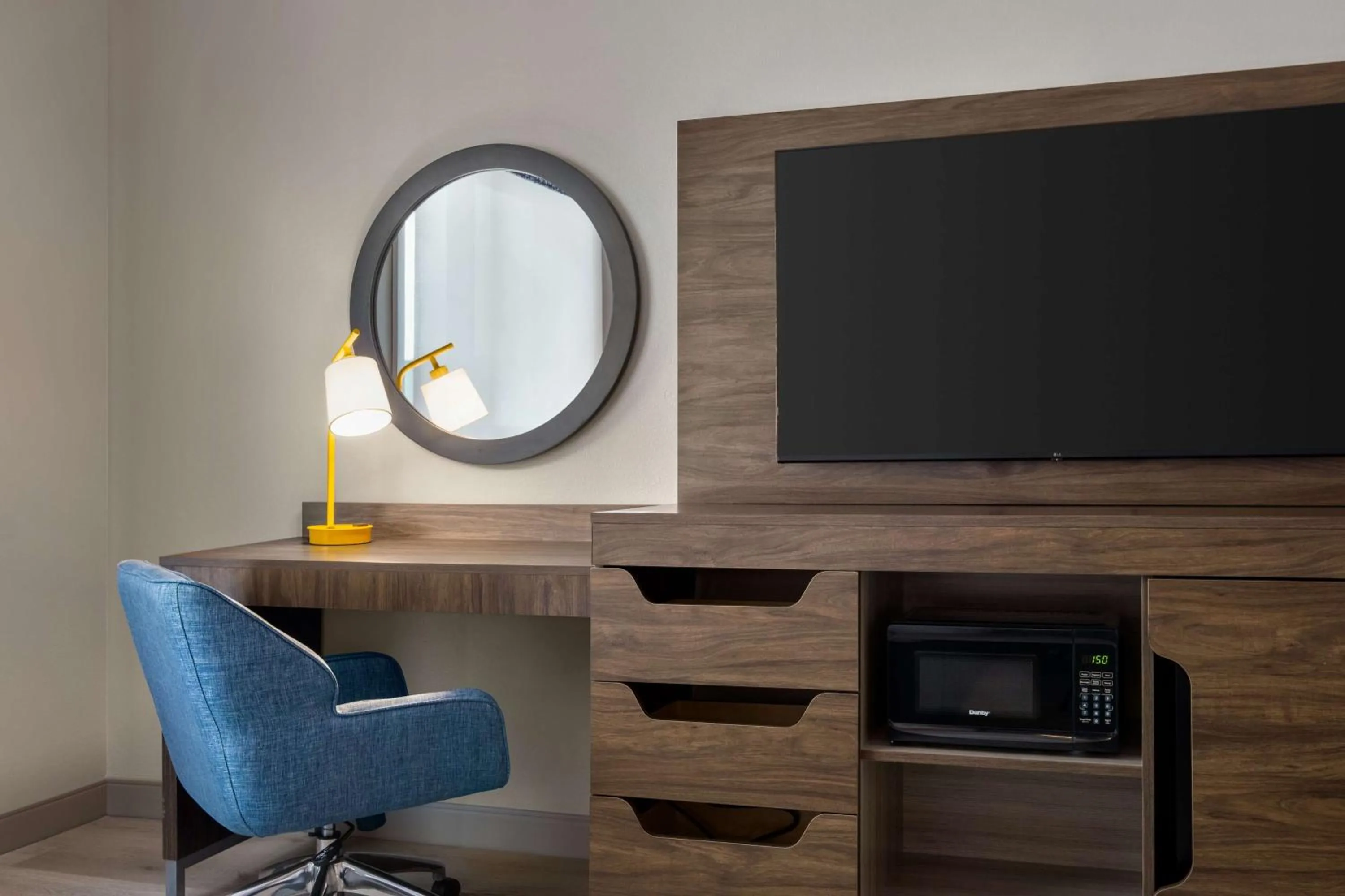 Queen Room with Two Queen Beds and Pool View in Hampton by Hilton East Austin - near UT and Capitol