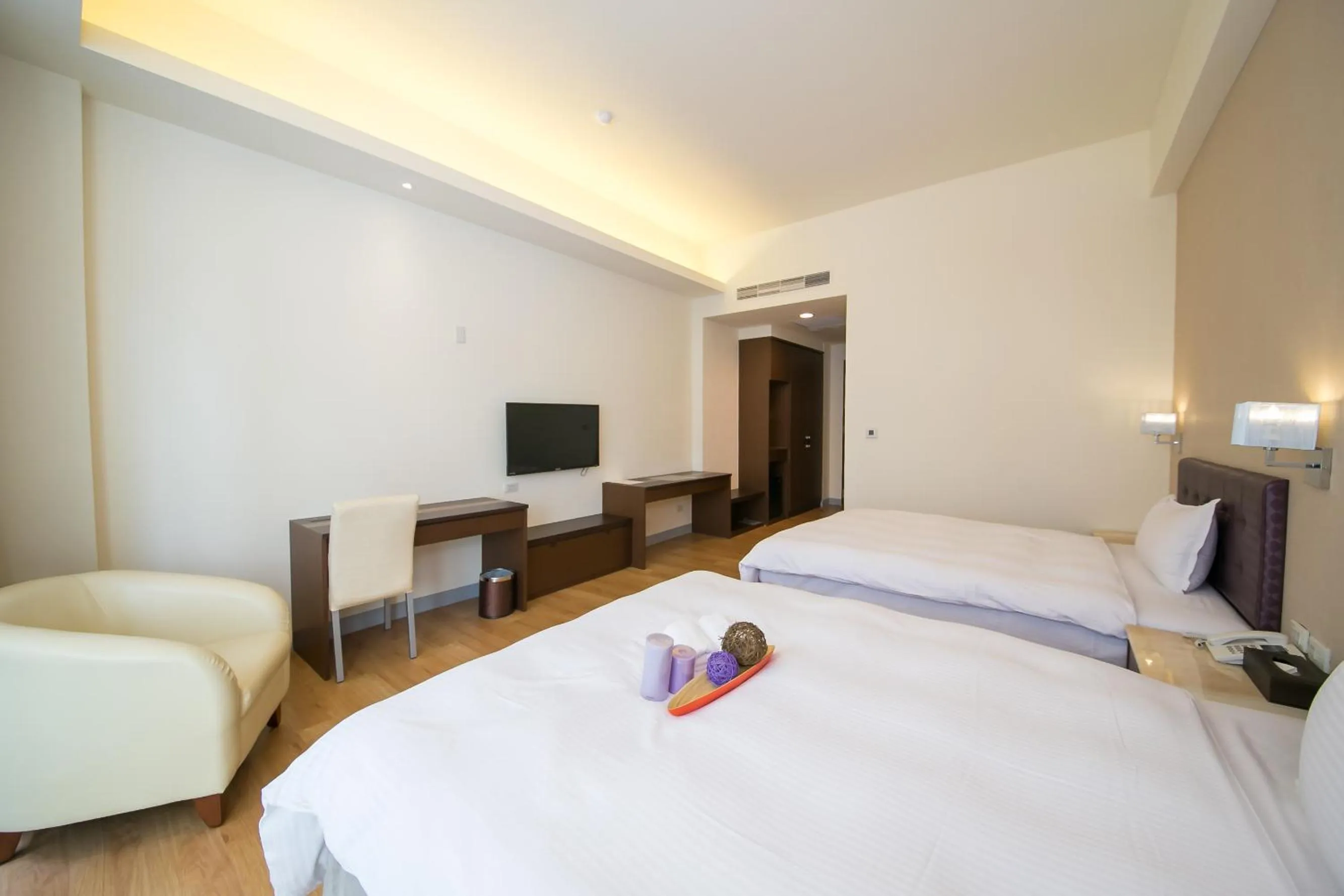 Superior Twin Room in Sunseed International Villa Hotel