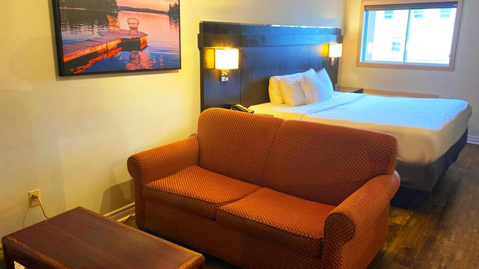 King Suite with Spa Bath in Riviera Inn And Suites 1000 Islands