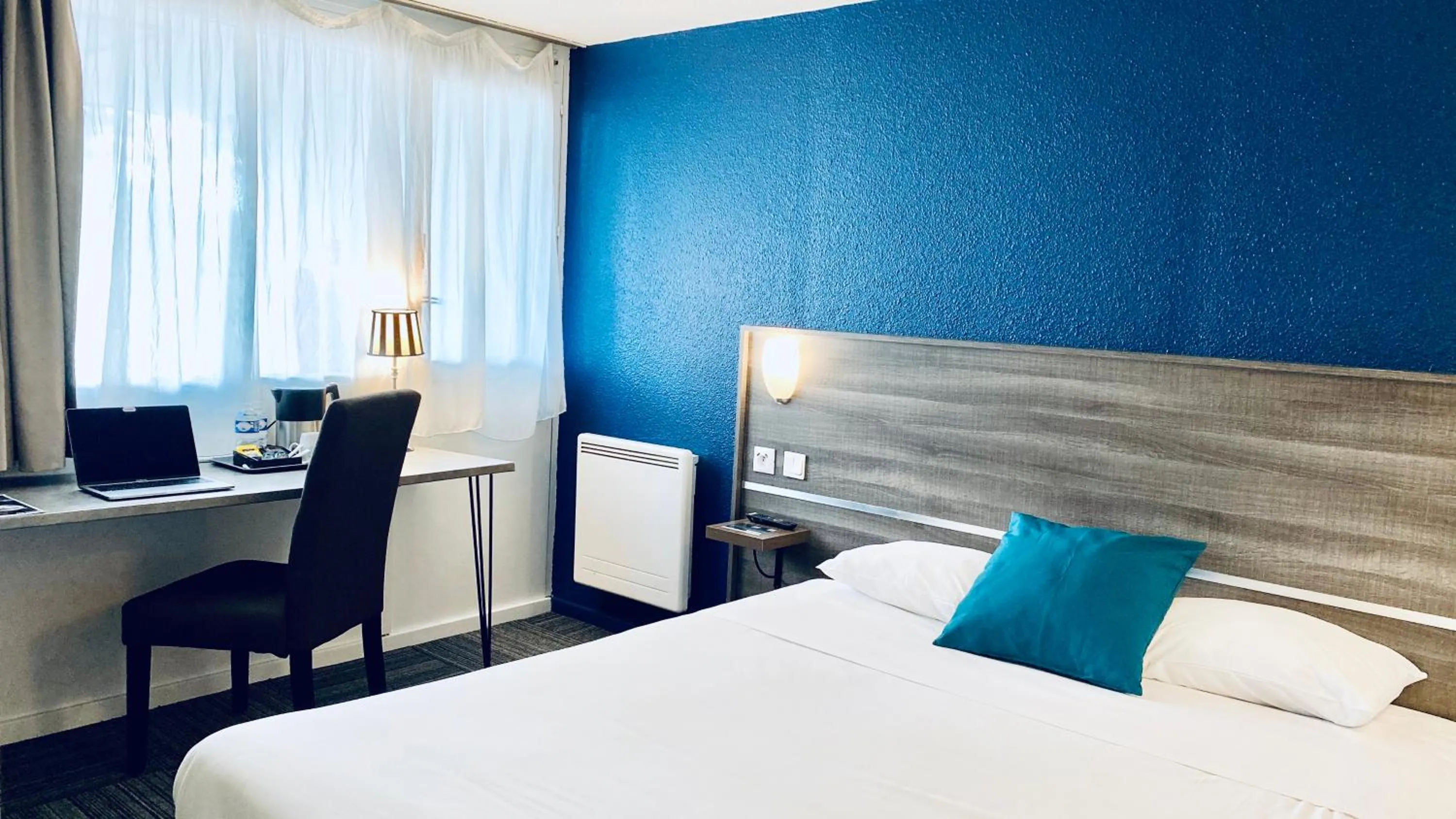 Comfort Double Room in Hôtel Restaurant Kyriad de Péronne