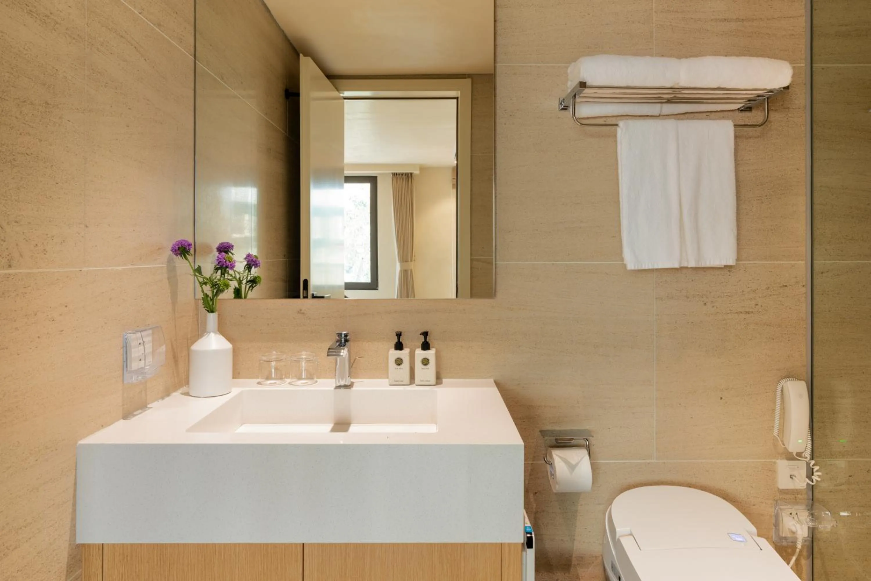 Two-Bedroom Apartment in The Five Suites Lilas