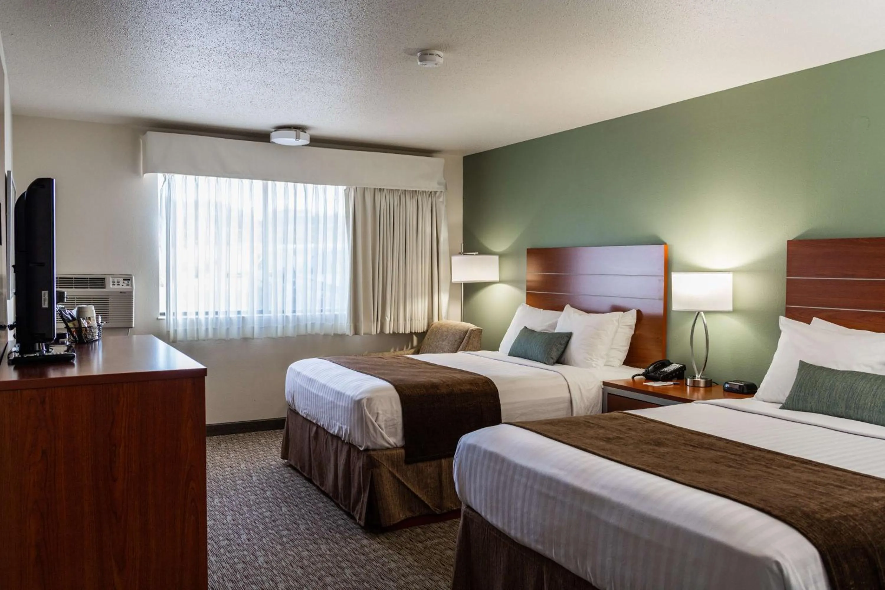 Suite with Three Queen Beds - Non-Smoking in Best Western Buffalo Ridge Inn Near Mt Rushmore